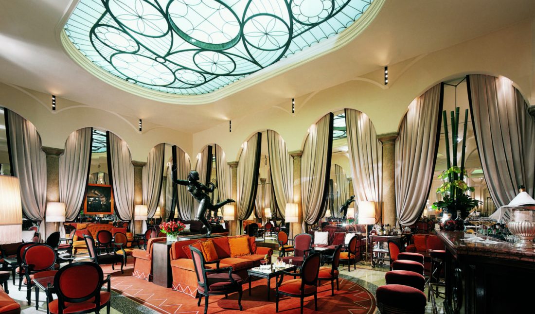 Elegant Gerry's Bar at Grand Hotel et de Milan, ideal for upscale events and receptions.