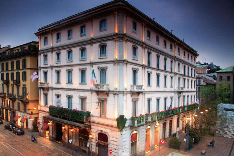 Elegant Giordano Lounge exterior at Grand Hotel et de Milan, ideal for corporate events.