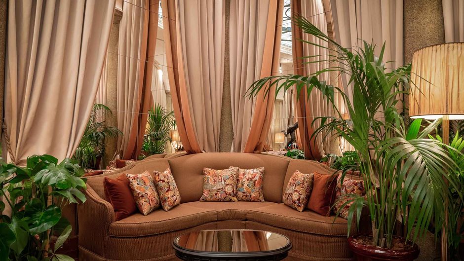Cozy lounge with plush seating at Giordano Lounge, Grand Hotel et de Milan - networking space.
