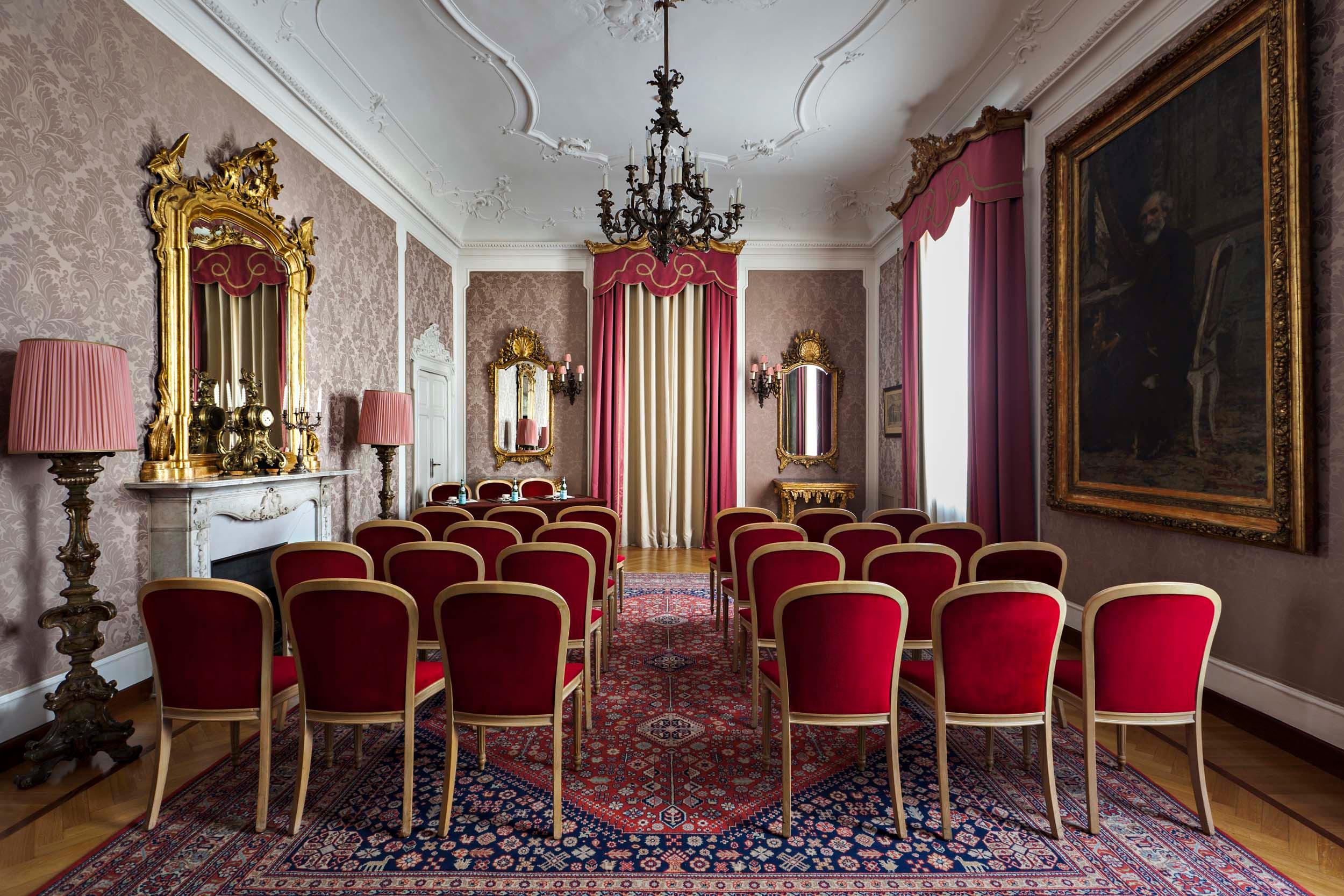 Puccini Salon in Grand Hotel et de Milan, elegant meeting room for intimate events.
