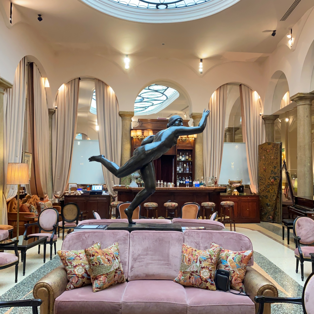 Giordano Lounge, Grand Hotel et de Milan, elegant venue for upscale meetings and events.