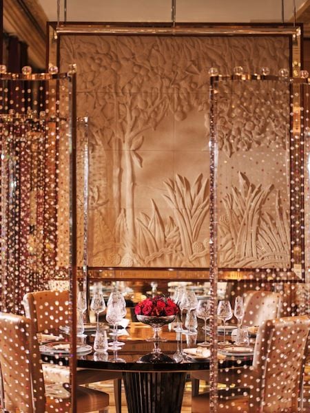 Elegant dining table at Cristalli, Hotel Principe di Savoia, perfect for luxury events.