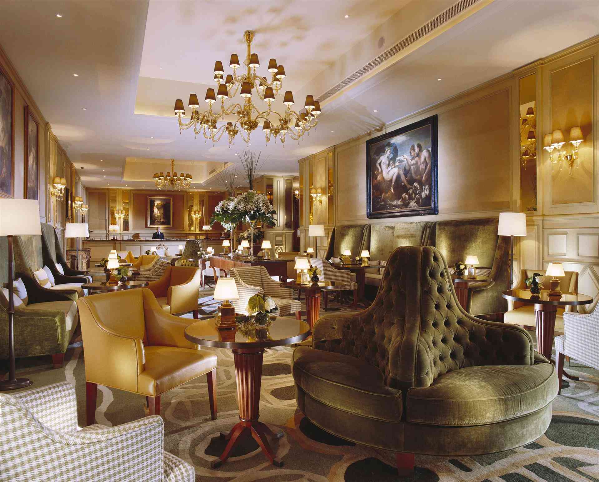 Elegant lounge at Hotel Principe di Savoia, perfect for networking events and meetings.