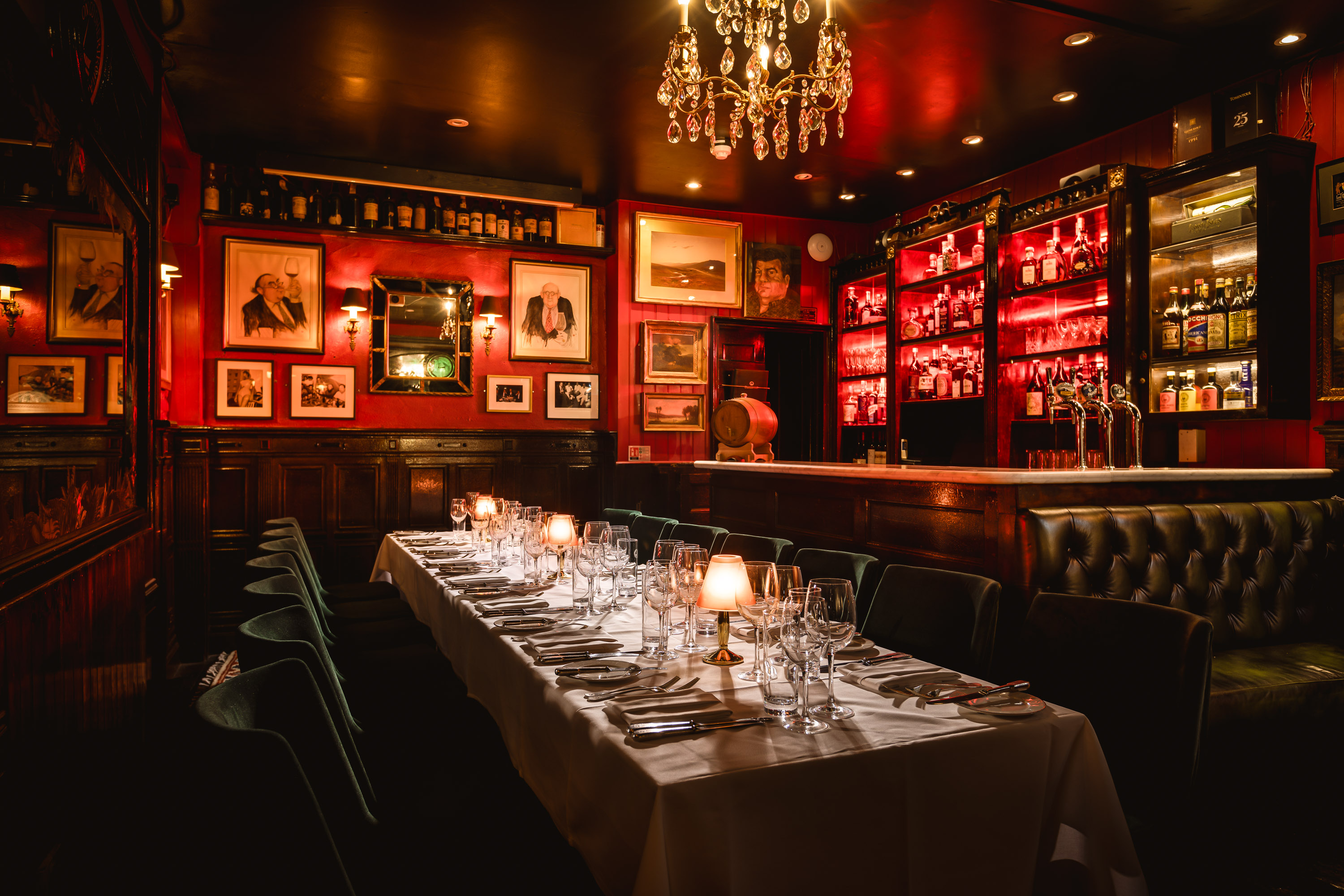 Elegant Negroni Bar in Boisdale, perfect for upscale corporate dinners and gatherings.
