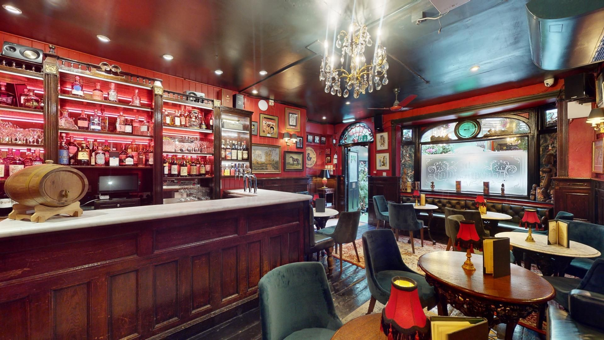 Cozy Negroni Bar at Boisdale of Belgravia, ideal for networking events and gatherings.