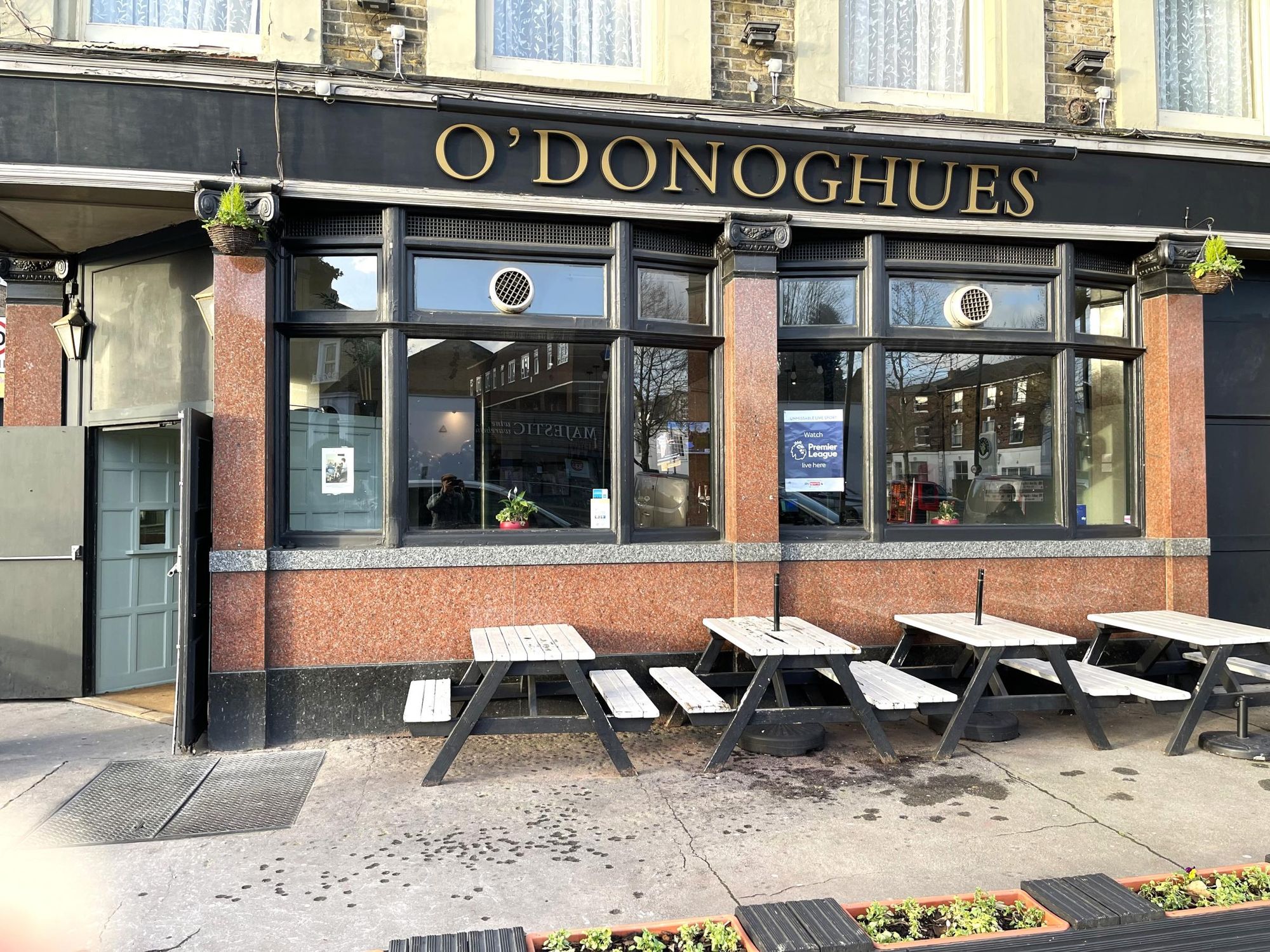 O'Donoghues pub, intimate bookings, al fresco event