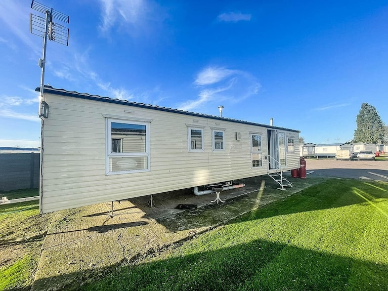 10 berth caravan for hire at Seawick ...