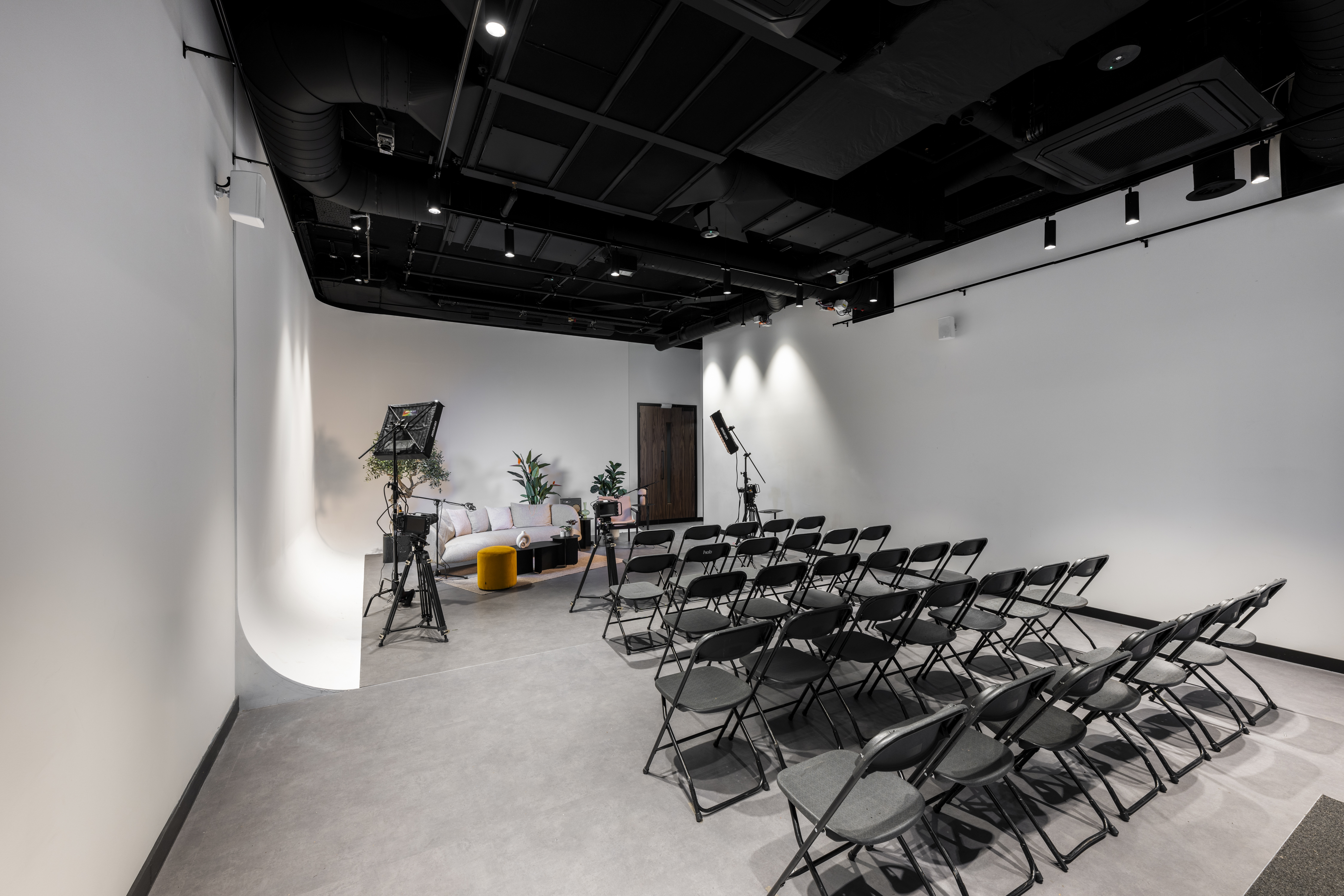 The Frame at Qube Elephant Lounge: minimalist event space for corporate meetings and presentations.