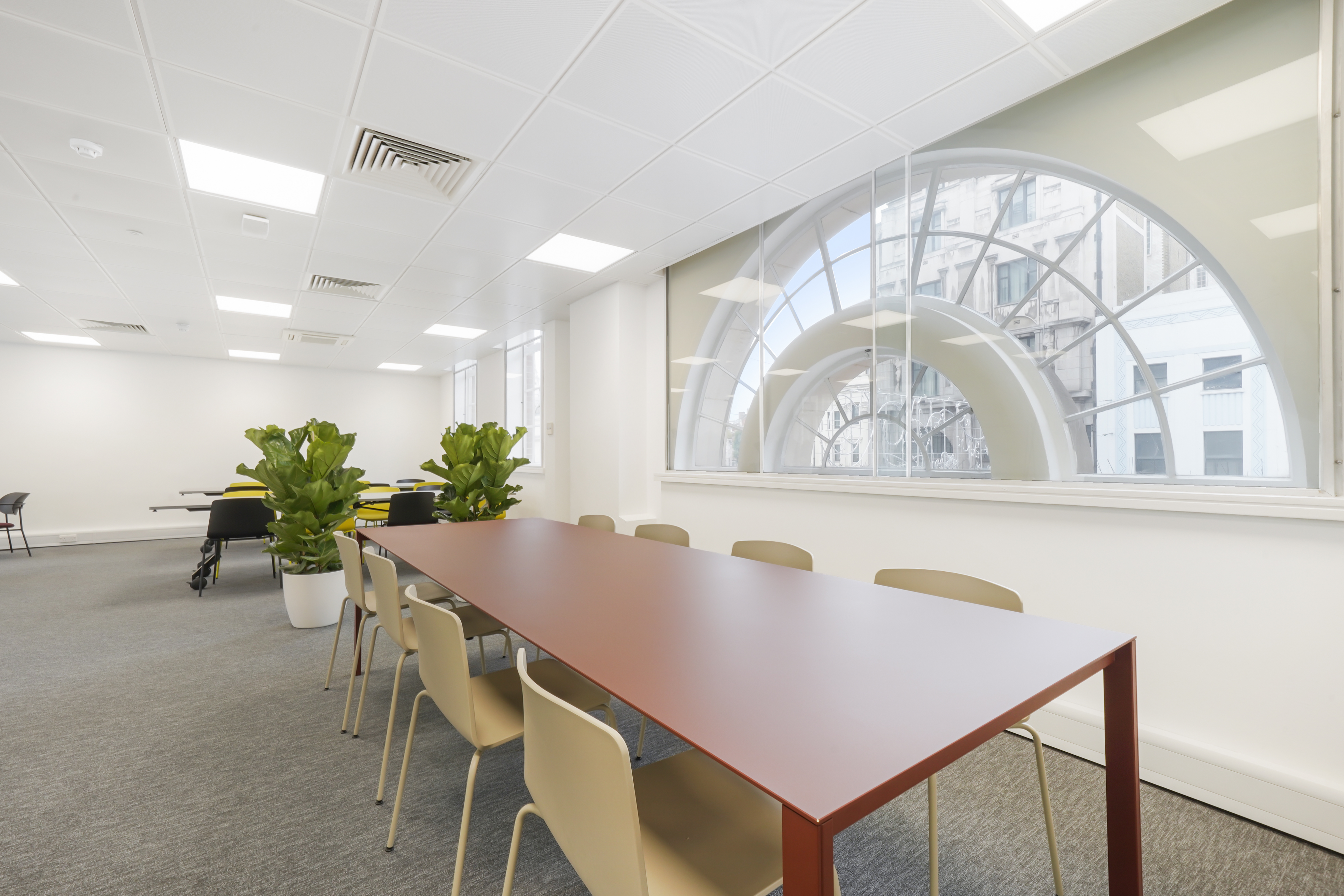 Oasis meeting room, arched window, business event, conference space
