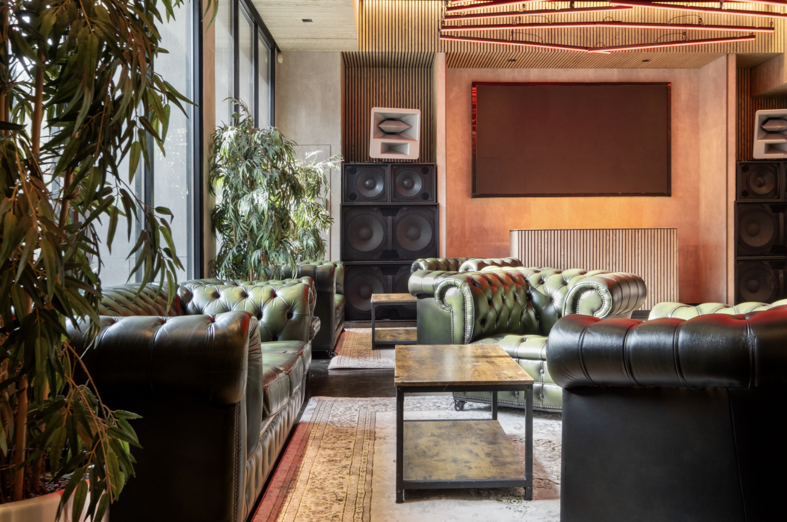 The Onyx Bar - 3lhz3rfzdh0.png