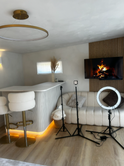 KO LAB Studios hybrid meeting pod featuring integrated AV for professional remote broadcasting.