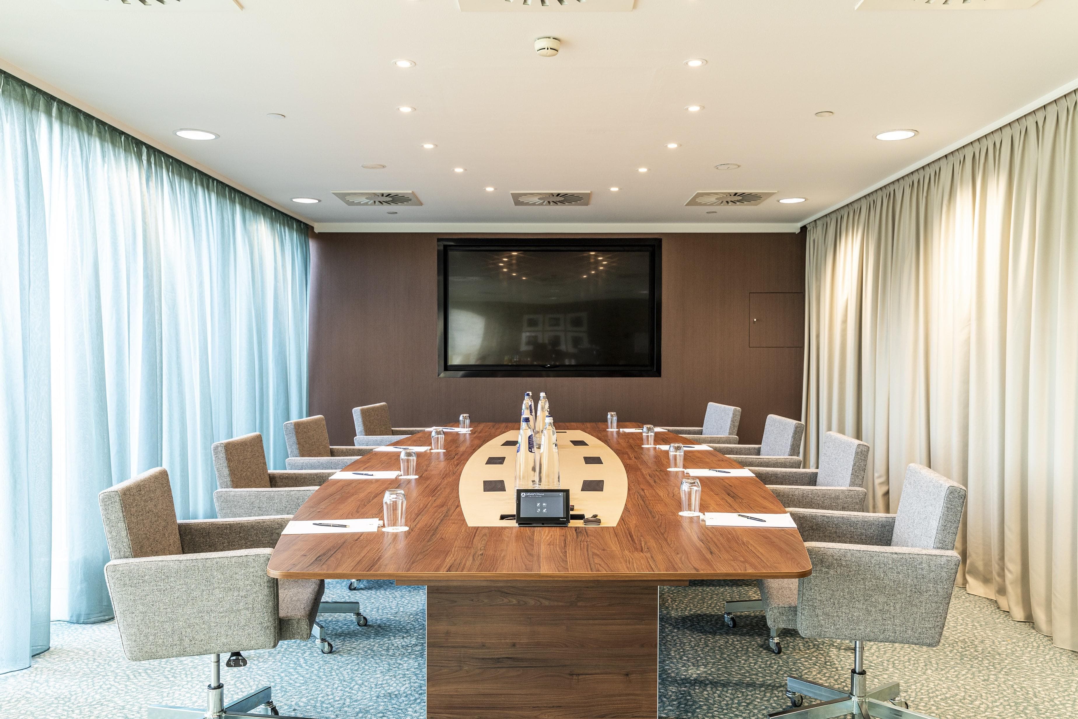 Modern conference room at Hotel Okura Amsterdam for professional meetings and events.