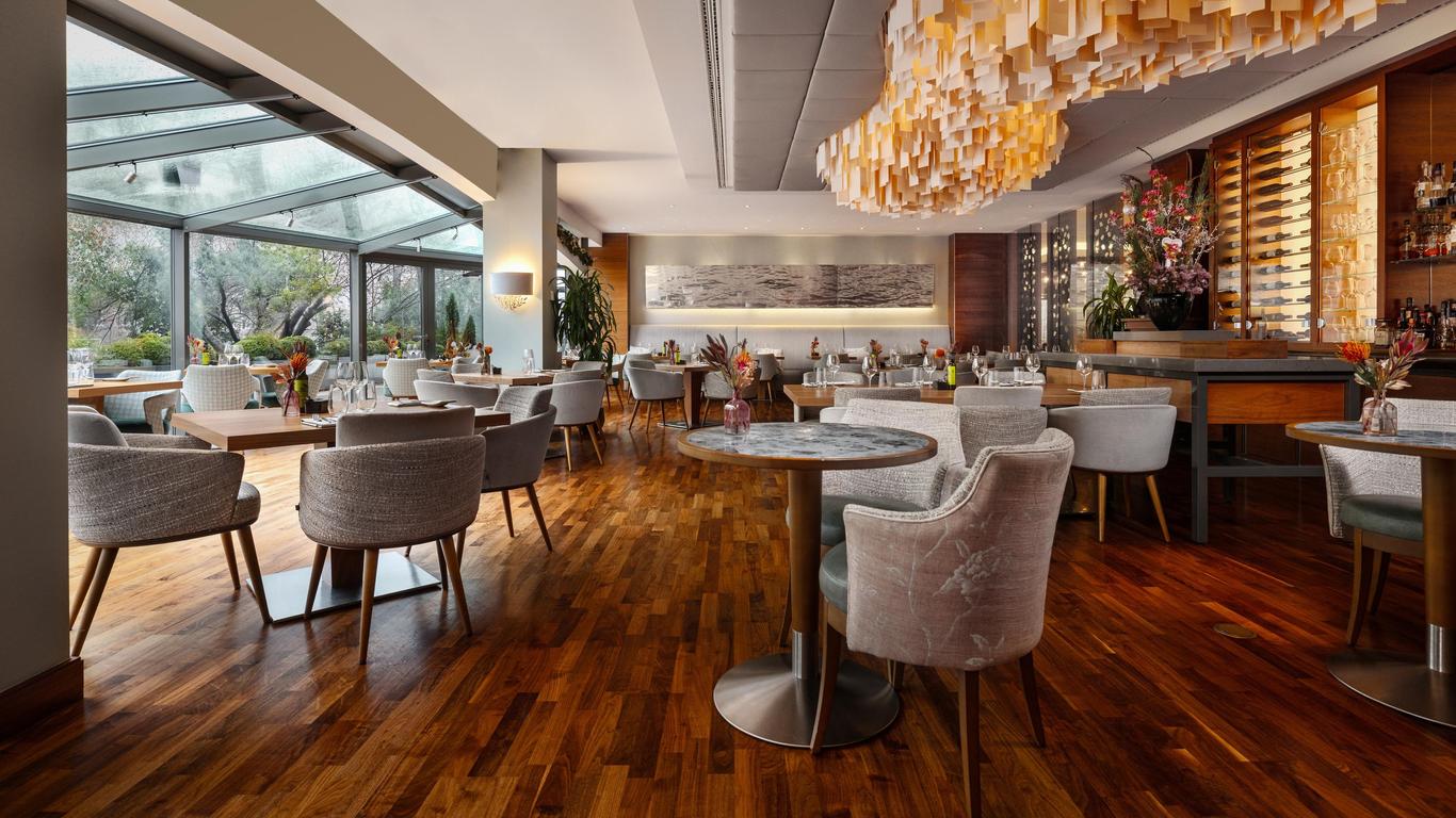 Elegant meeting room at Hotel Okura Amsterdam, perfect for events and gatherings.