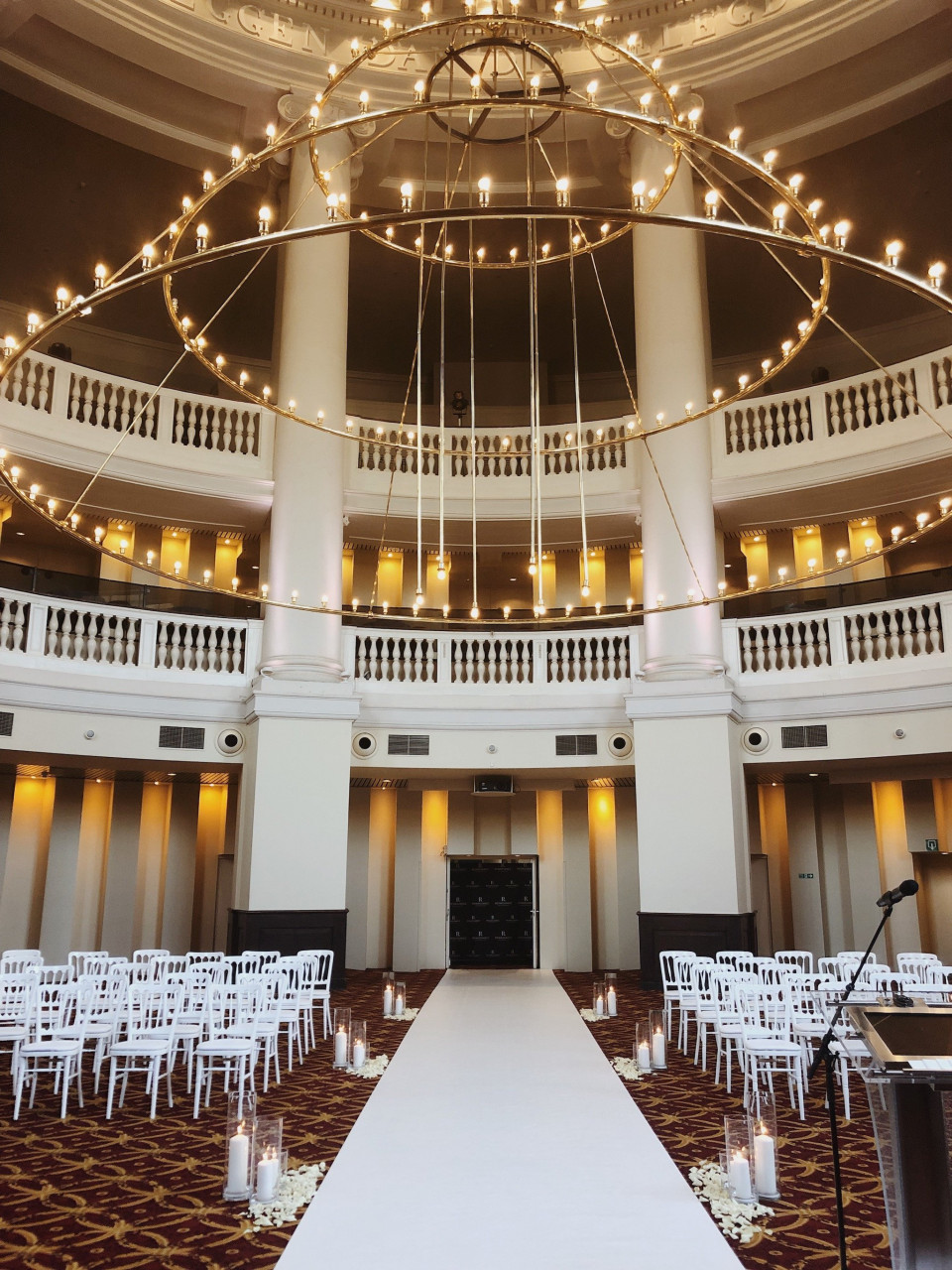 Koepelzaal in Koepelkerk Amsterdam, elegant venue for corporate events and weddings.