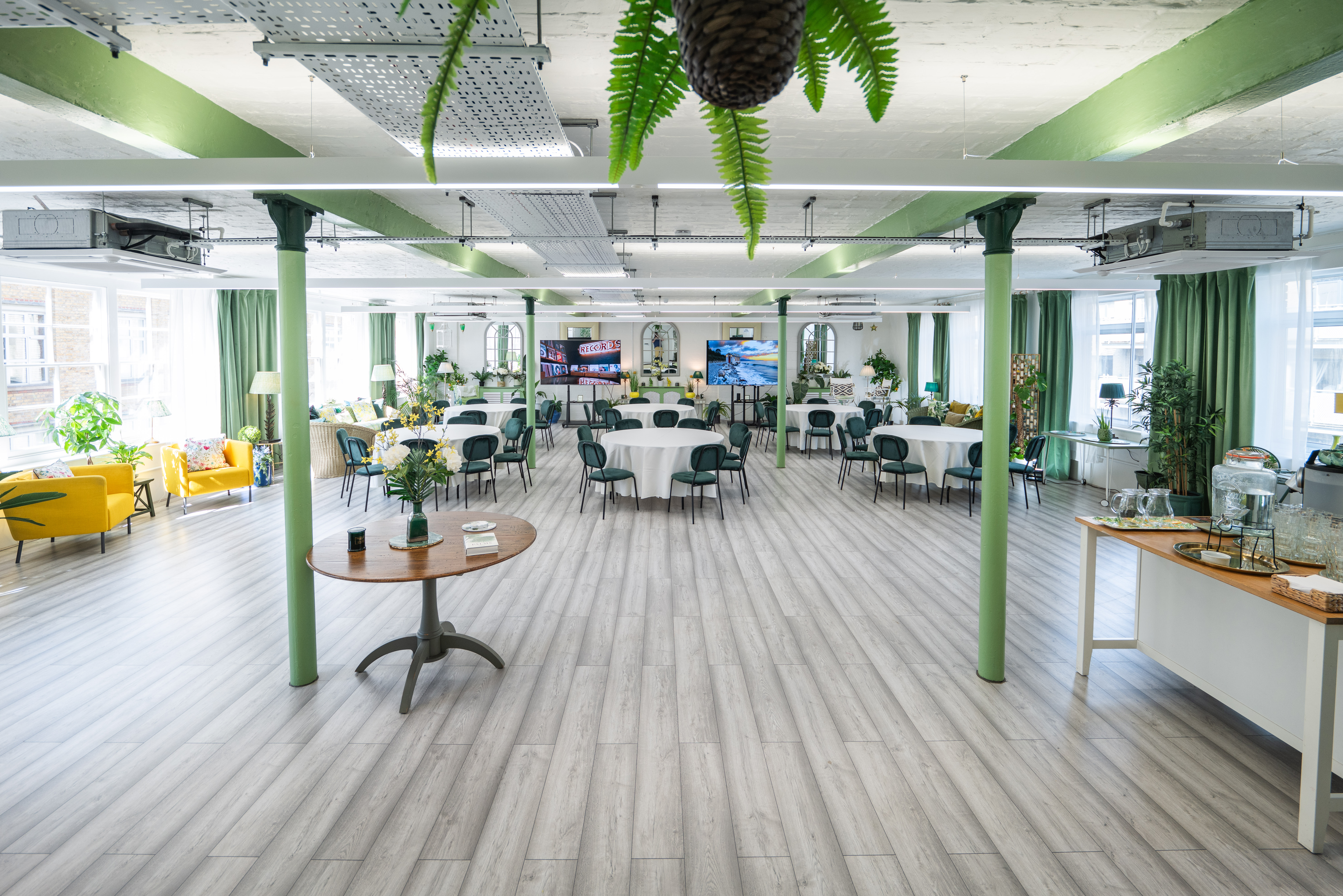 The Palm Room - 5oxr3pp5pqq.jpg