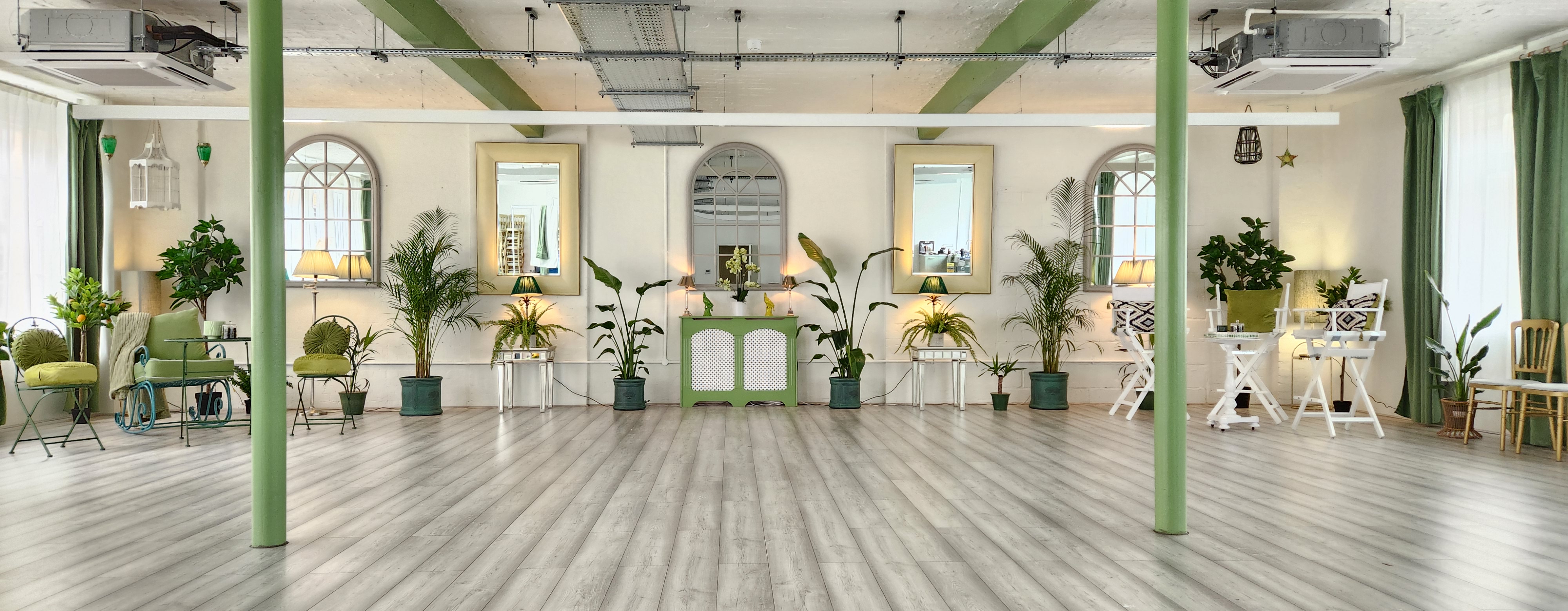 The Palm Room - uj0u55w2zu0.jpg