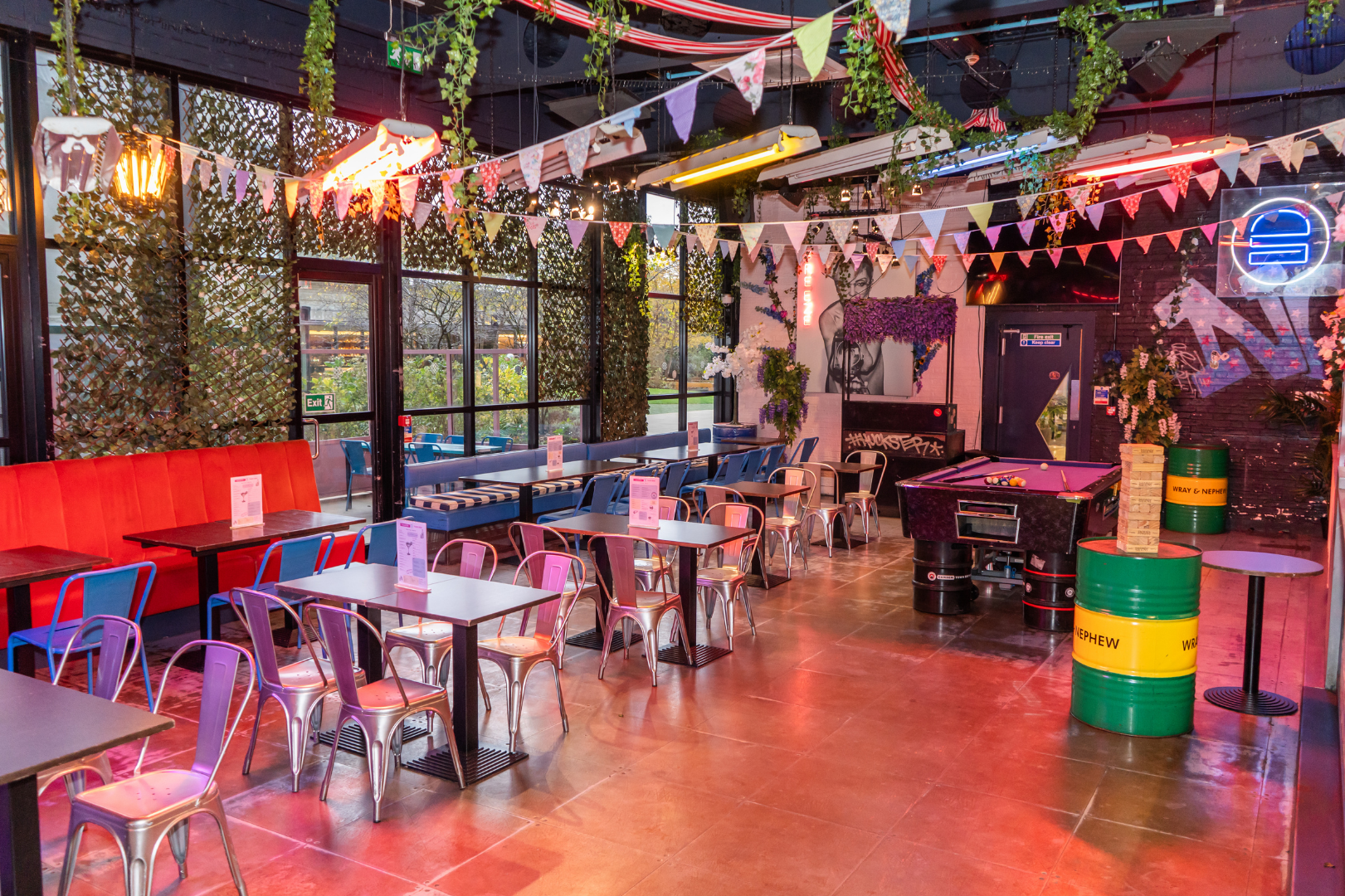 Vibrant industrial event space in HUCKSTER London for networking and brainstorming sessions.