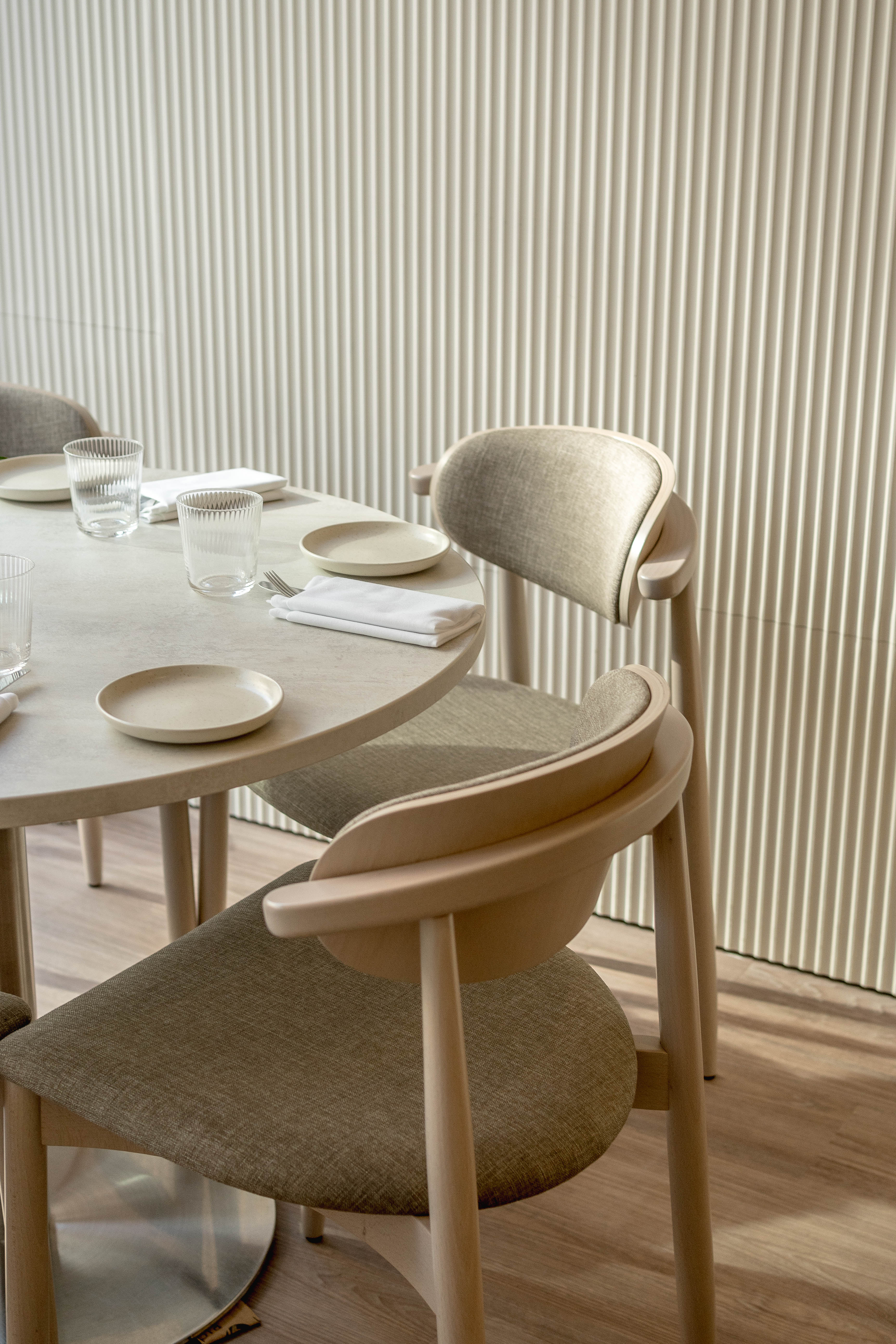 Restaurant - 2xvrpmdyyr2.jpg