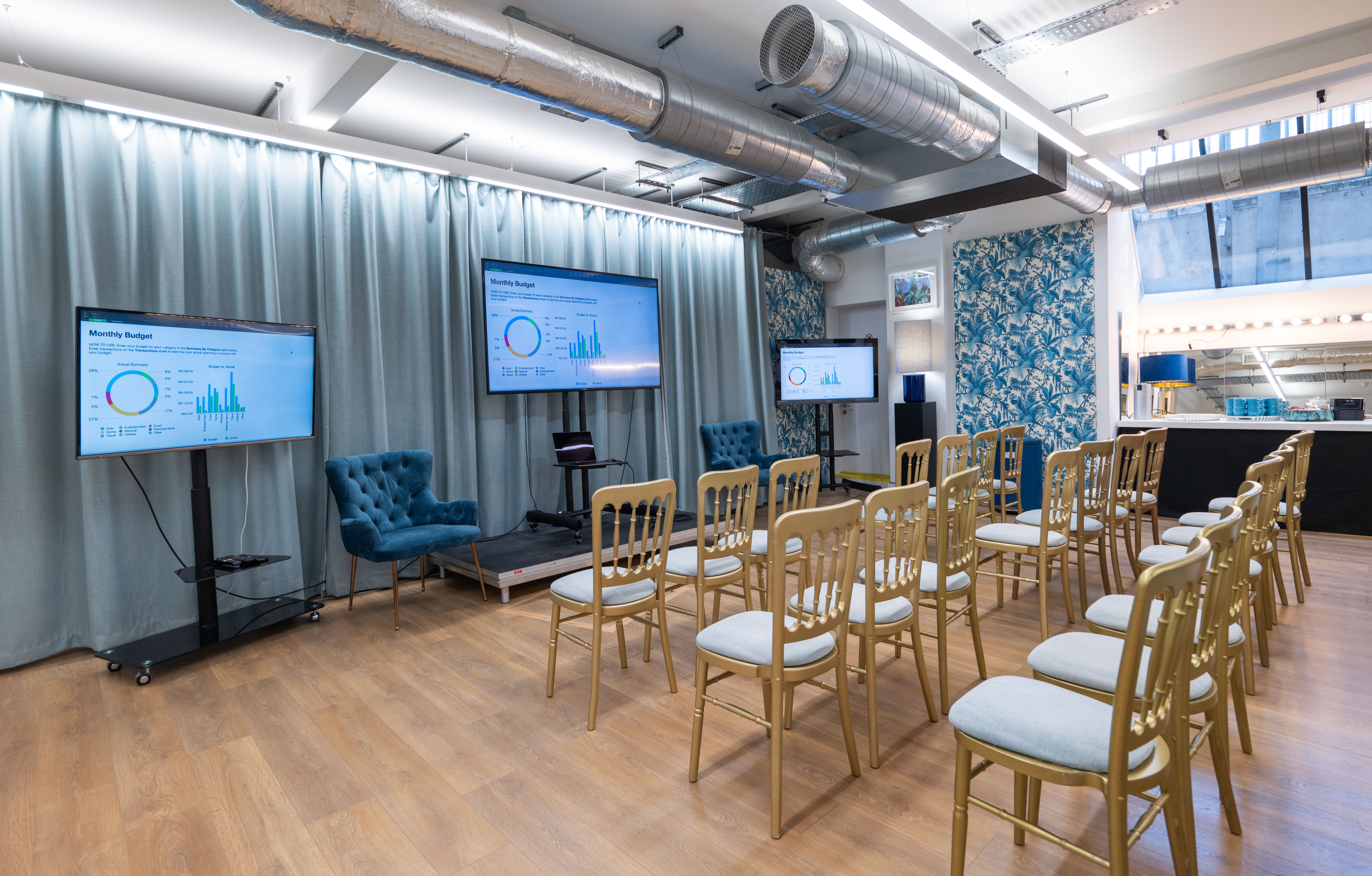 Modern meeting space in The Palm Room with sleek tech for corporate events.