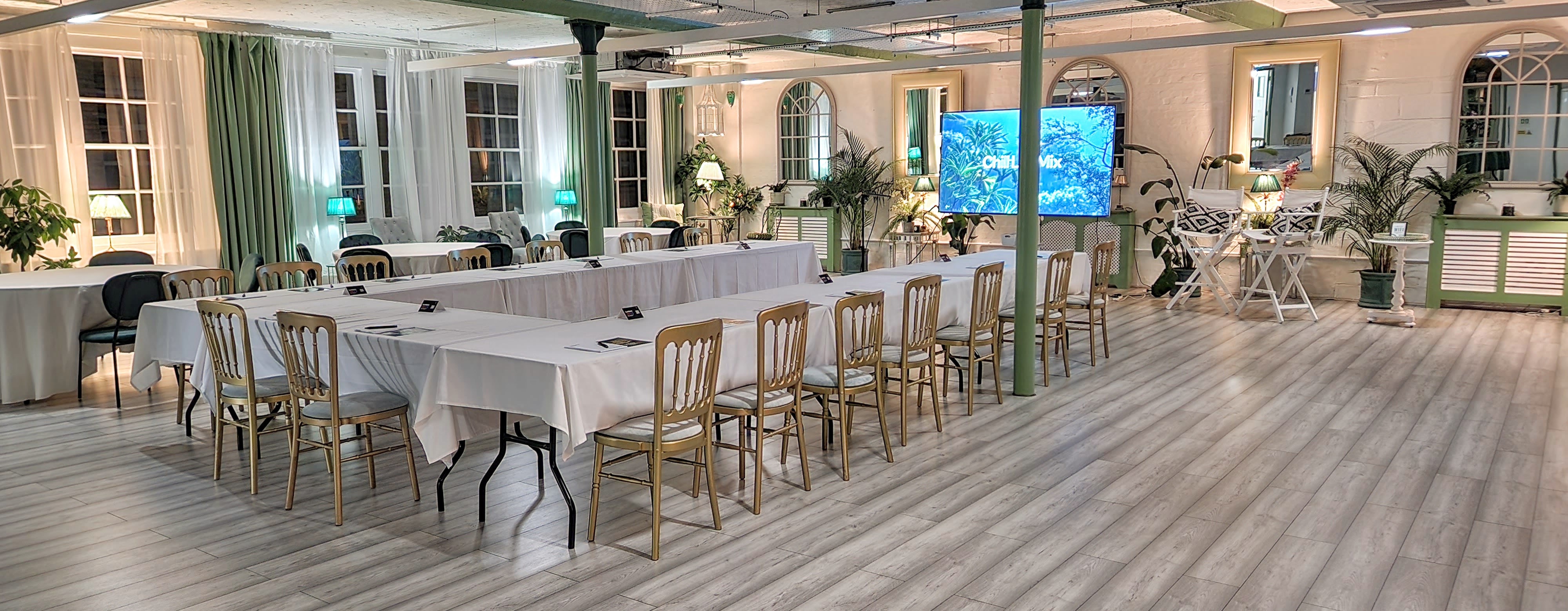 Elegant meeting space in The Palm Room, perfect for corporate workshops and gatherings.