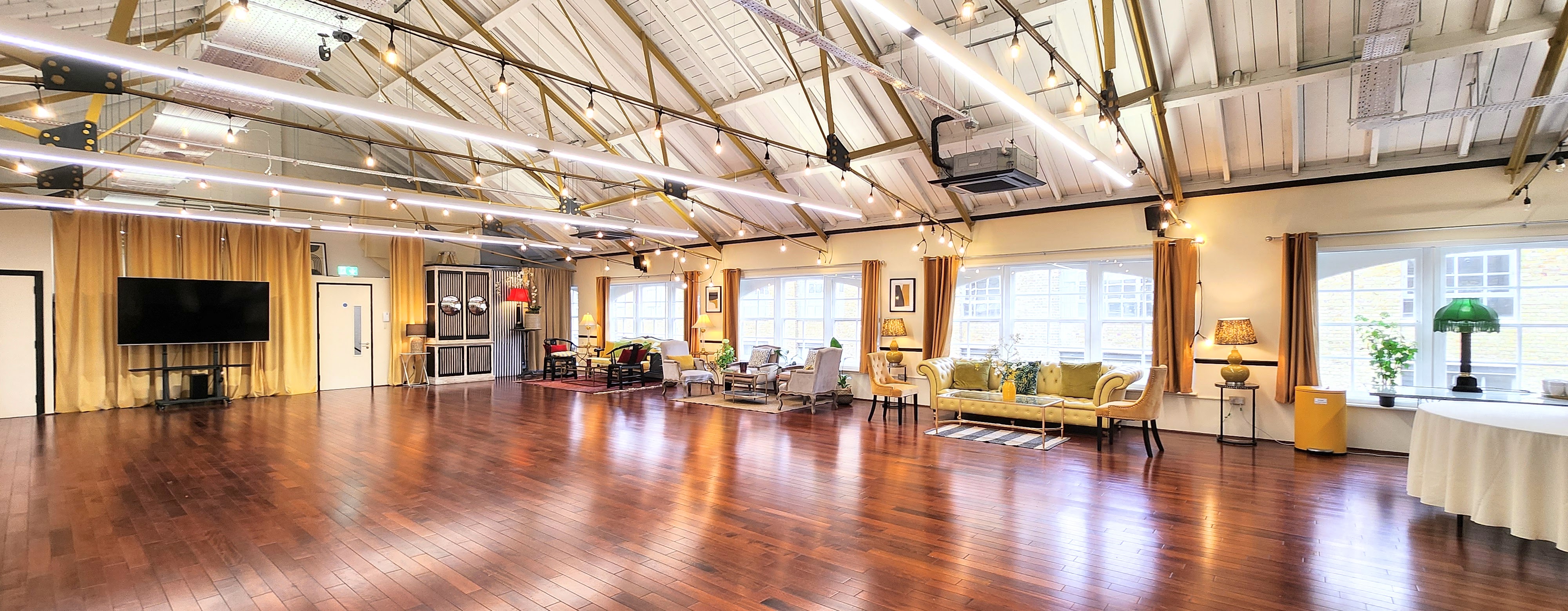 Elegant event space with large windows, ideal for workshops and gatherings.