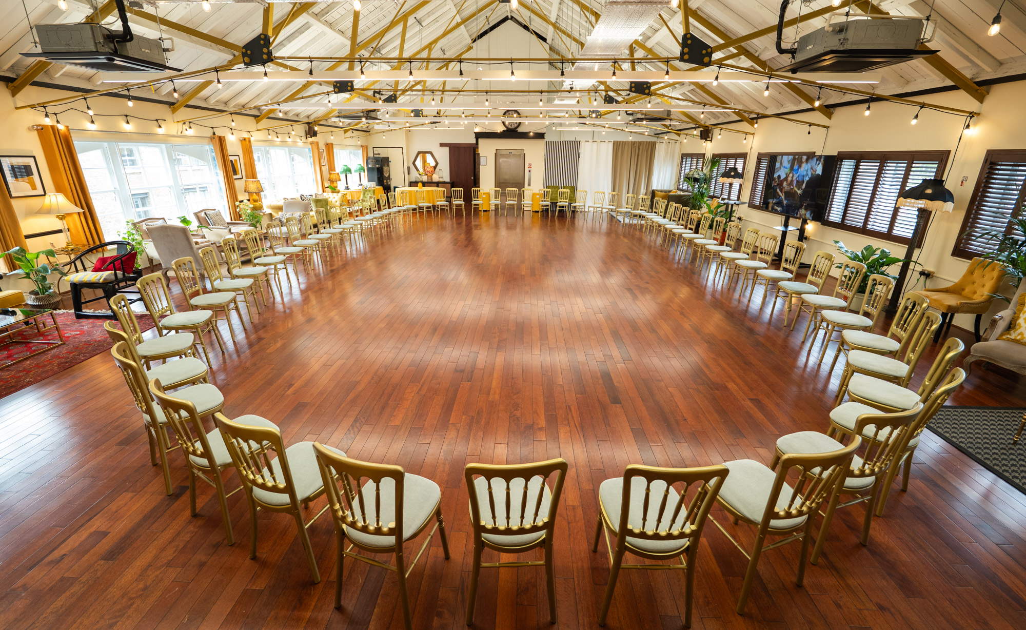 Spacious circular meeting room with wooden floors for workshops and team-building events.