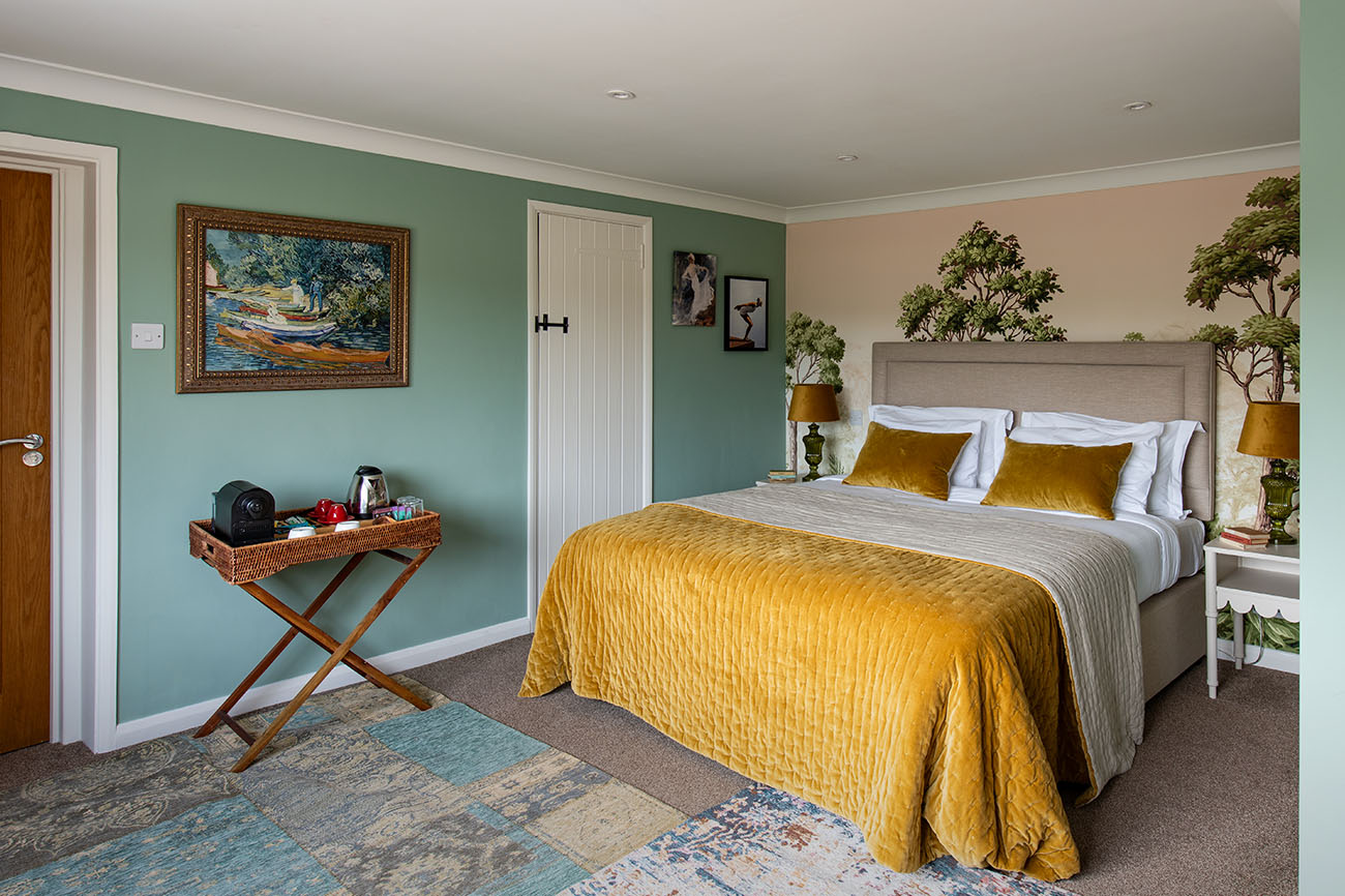 Breakfast Room in Brookfield Barn, inviting space for retreats and executive meetings.