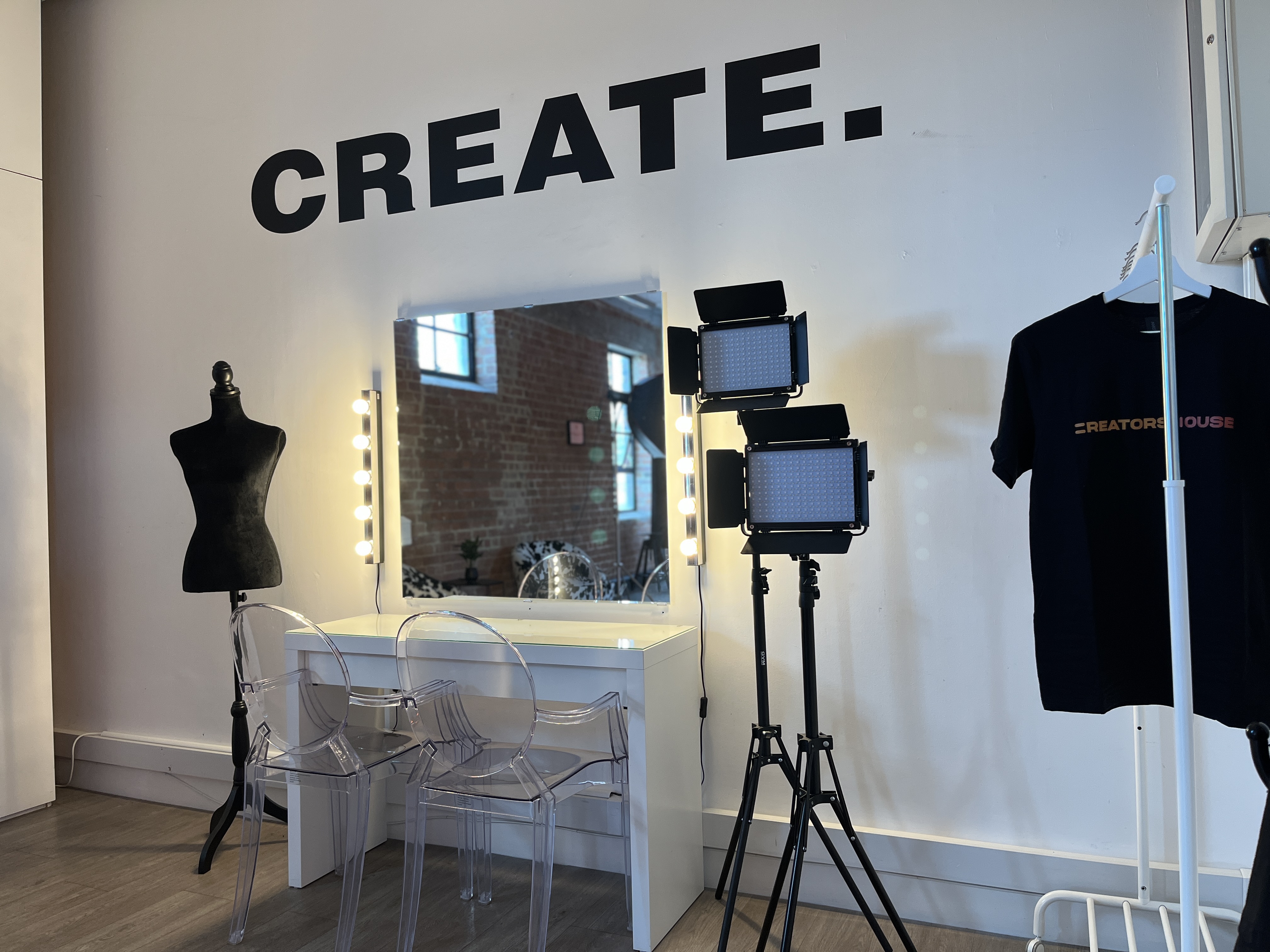 Creators House - Full Studio - mg3pzz3errv.JPG