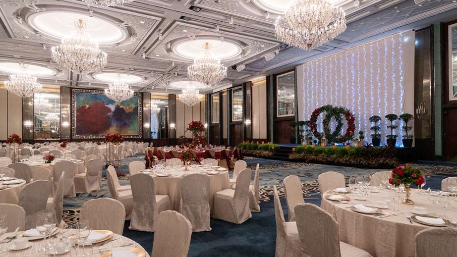 Elegant banquet hall in Shangri-La Singapore, ideal for weddings and corporate events.