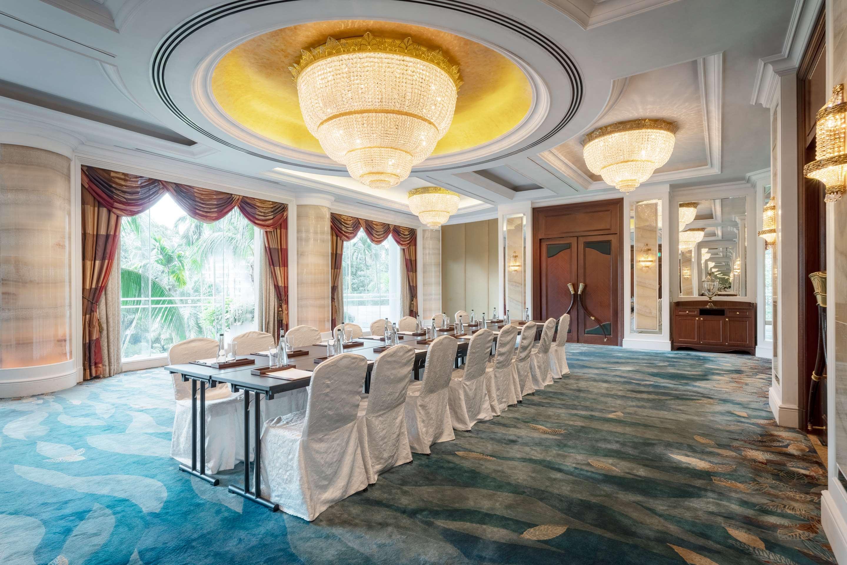 Sophisticated Shangri-La Singapore meeting room with elegant chandeliers for corporate events.