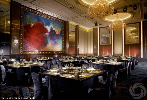 Elegant ballroom in Shangri-La Singapore, ideal for upscale corporate events and galas.