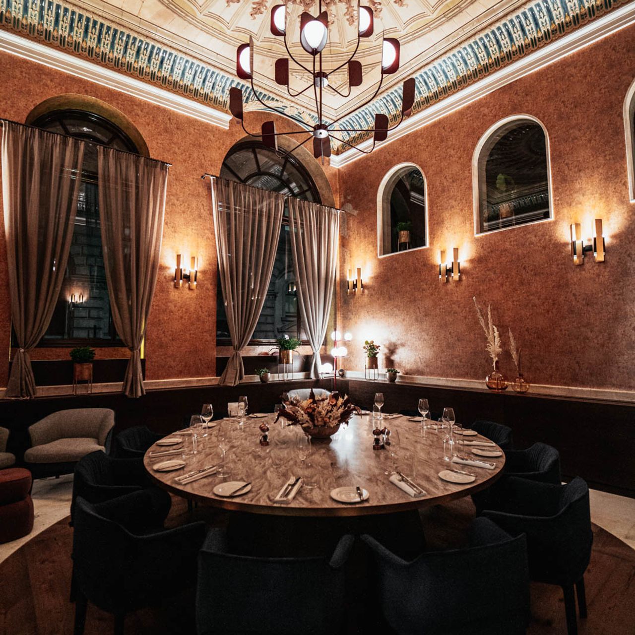 Elegant dining space in Piazza Italiana, perfect for intimate gatherings and corporate dinners.