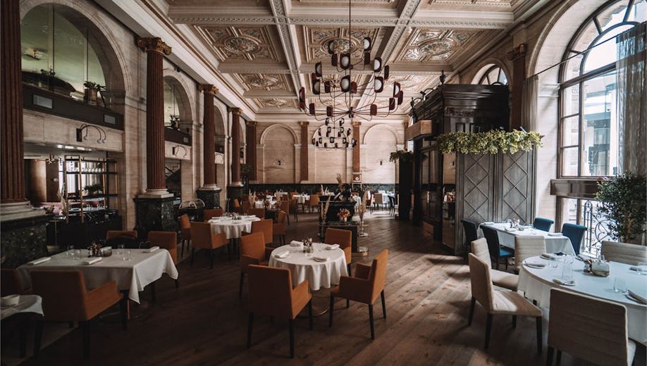 Elegant restaurant in Piazza Italiana, ideal for upscale events and receptions.