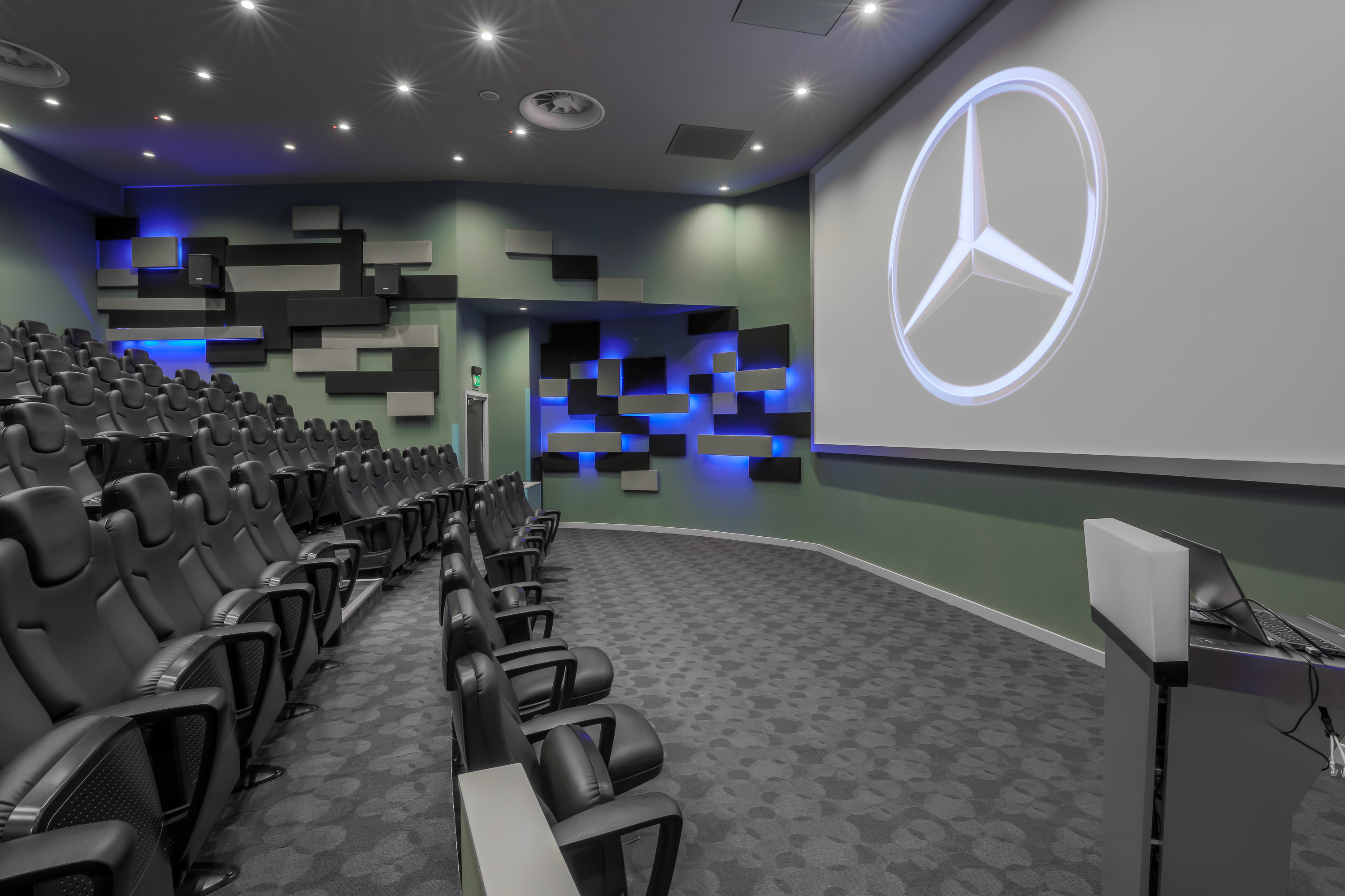 Cinema - khhlklo3pcu.jpg