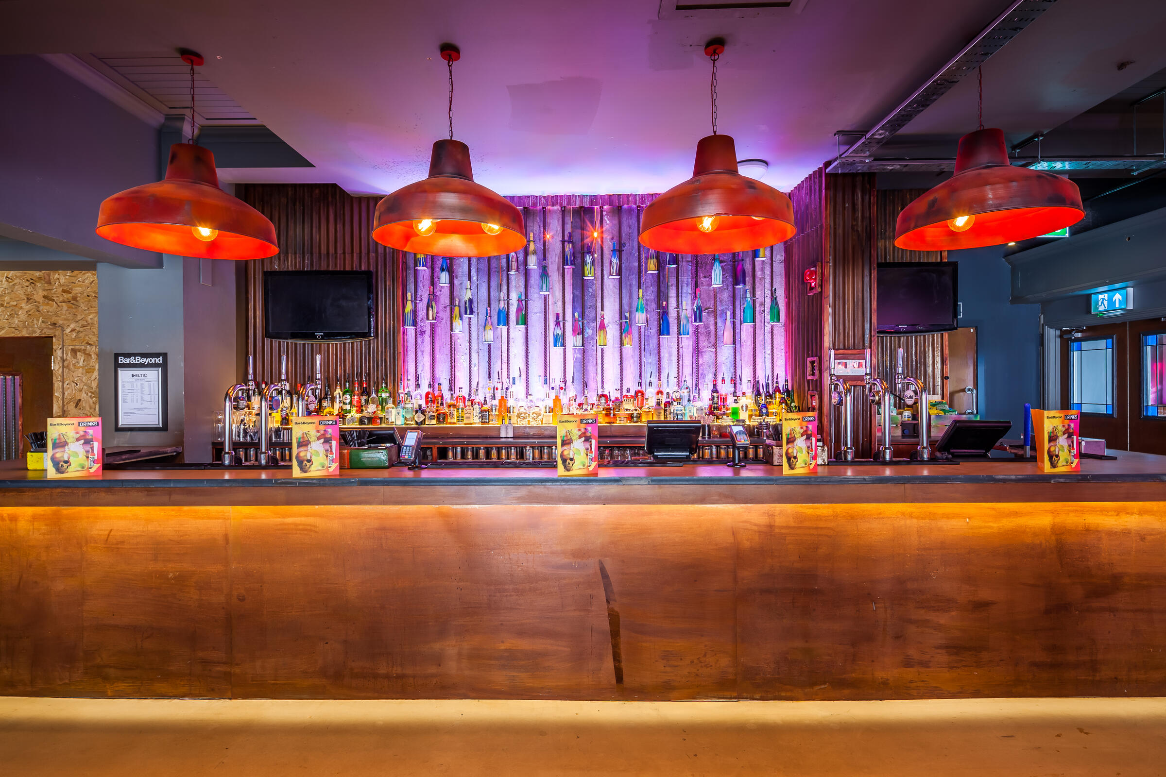 Front Bar with feature wall for evening receptions and networking events.