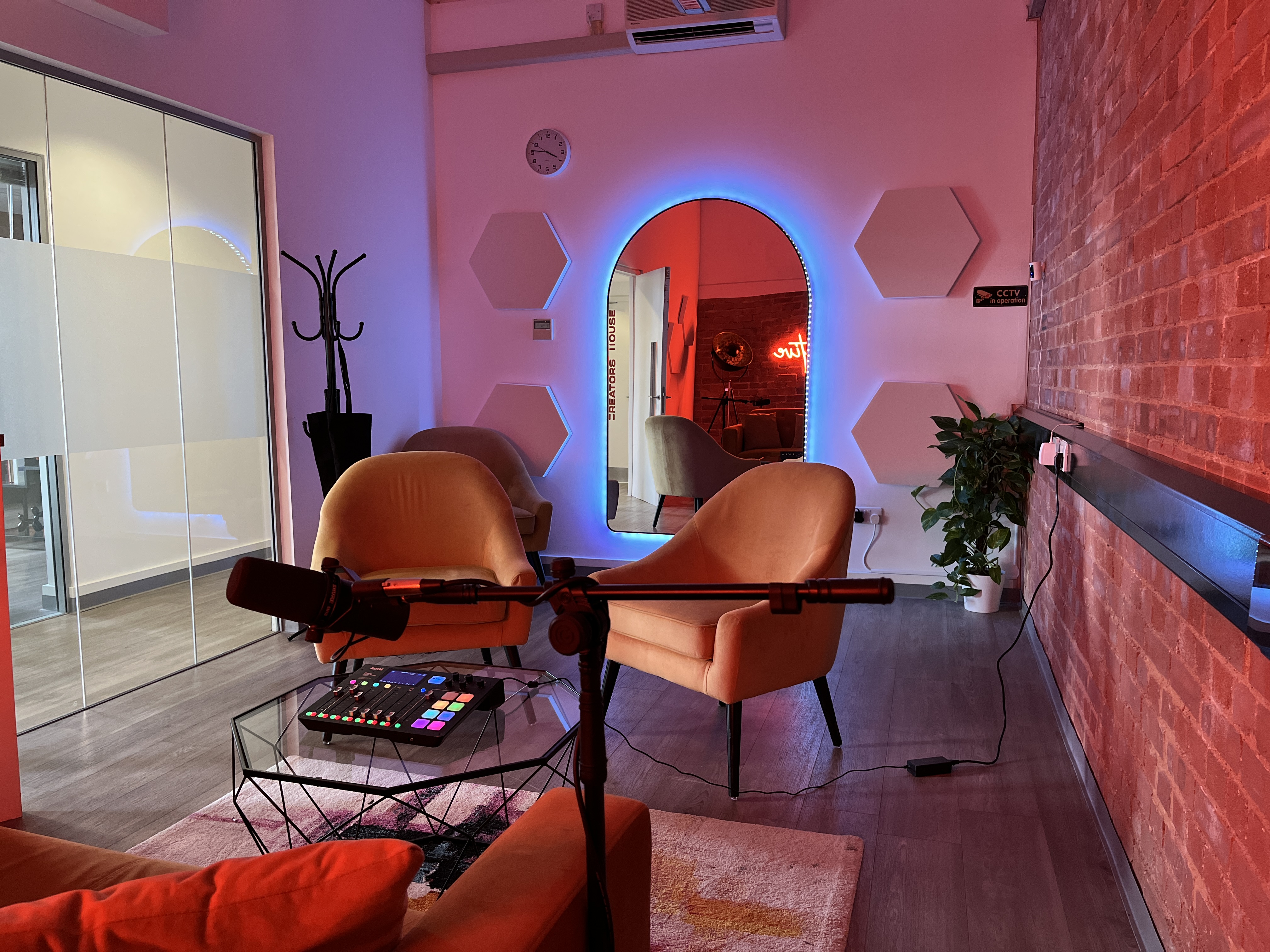 Creators House - Podcast Studio  - iubvq1fdv1q.JPG