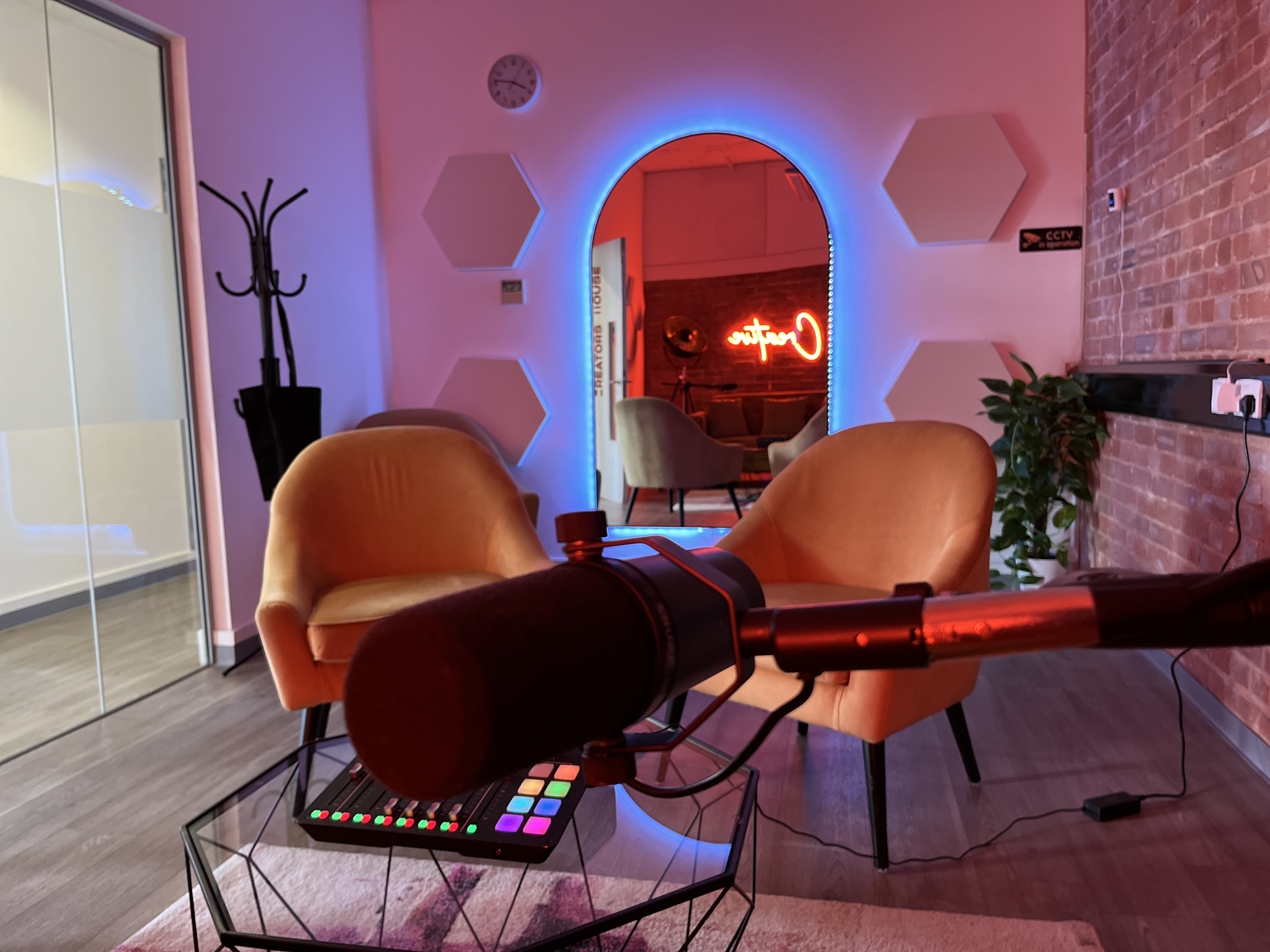 Creators House - Podcast Studio  - umum4infff1.JPG