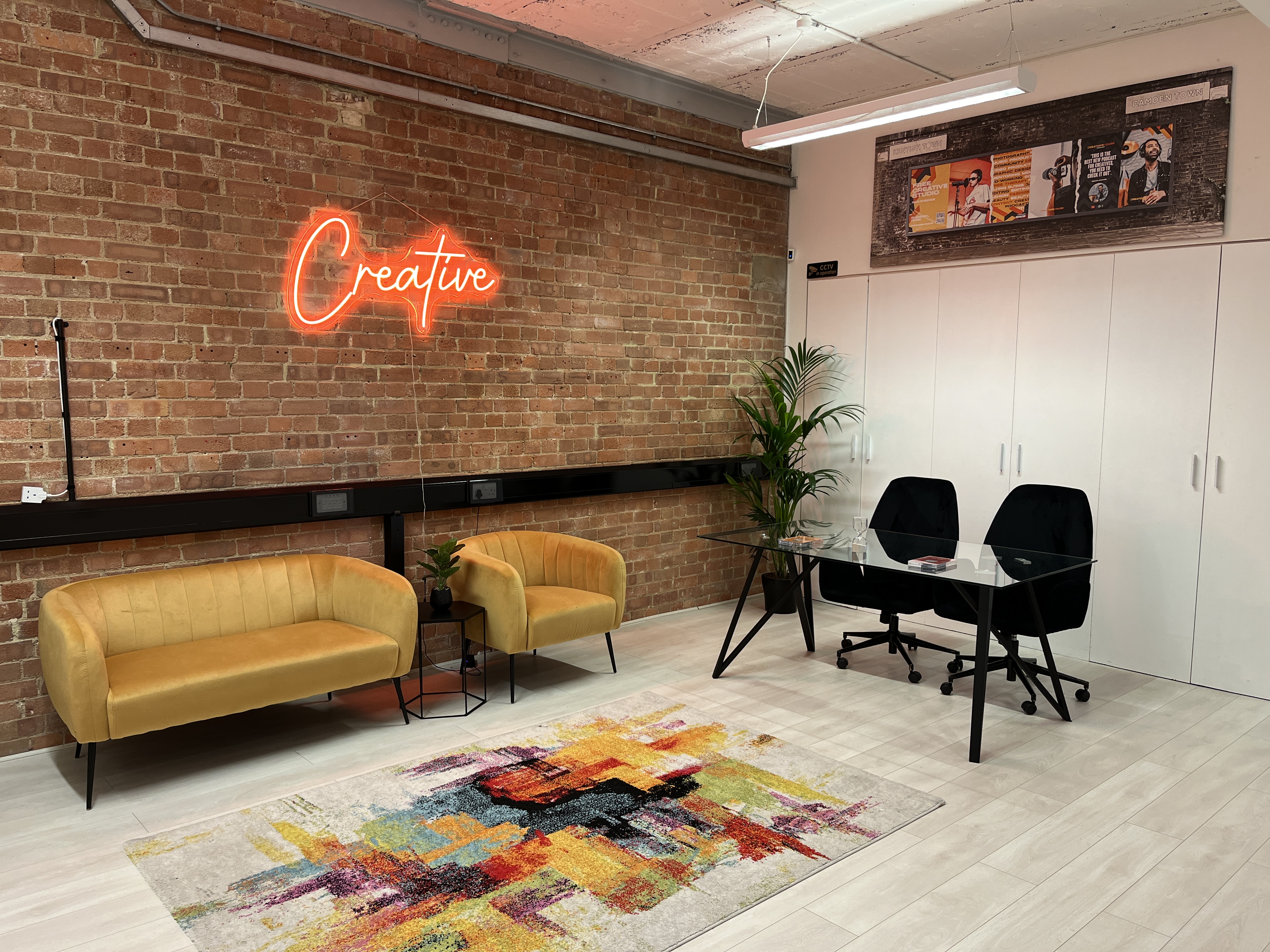 Creators House - Full Studio - emx0kvp2xdb.JPG