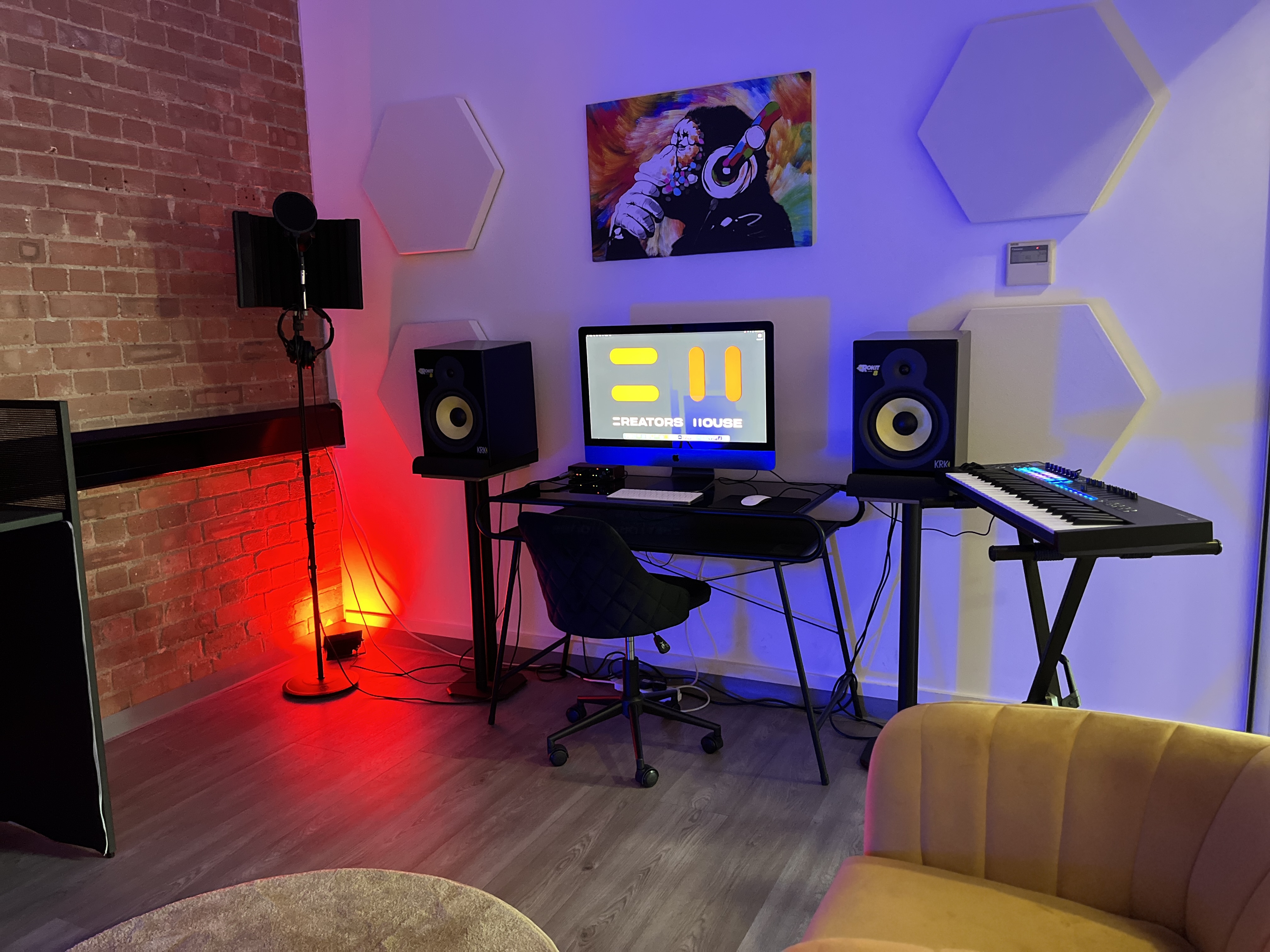 Creators House - Full Studio - hqmv13szqsc.JPG