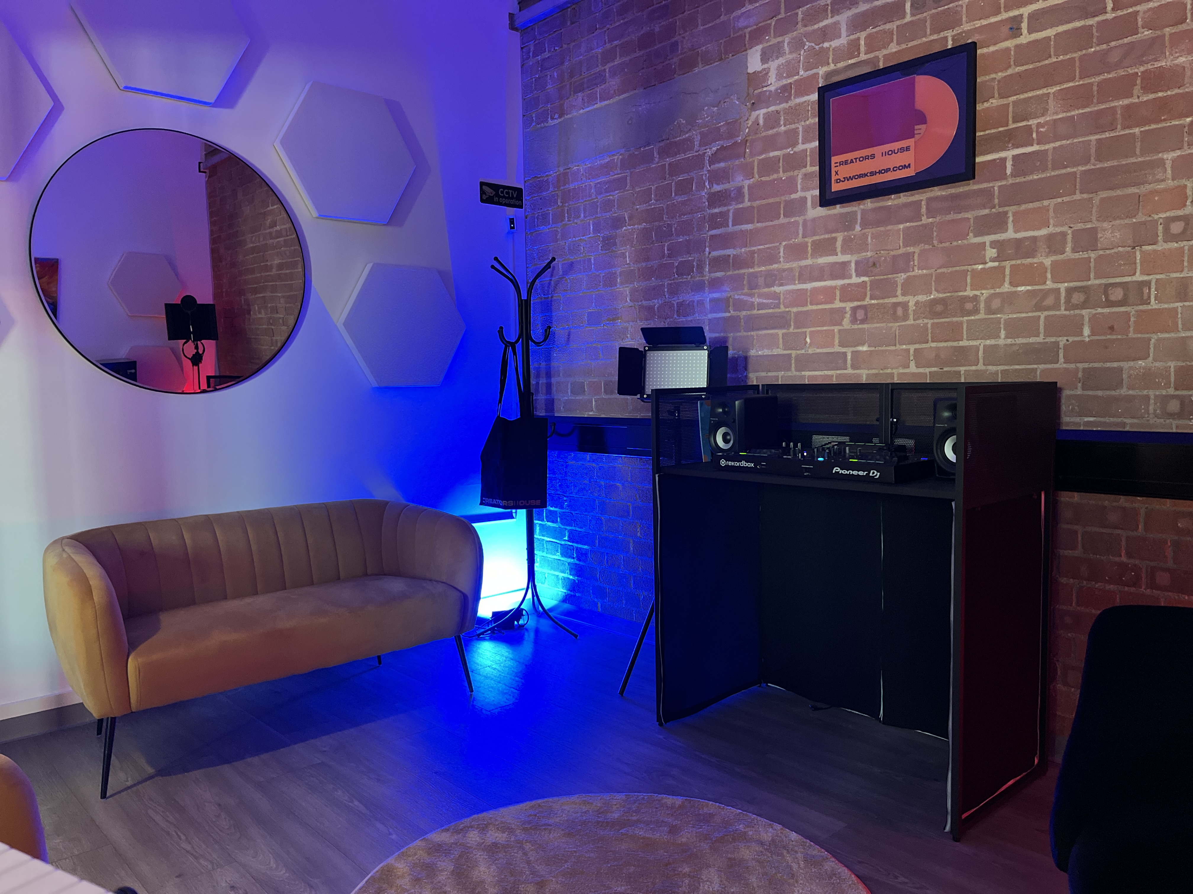 Creators House - Music Studio  - gvw05hueqmq.JPG