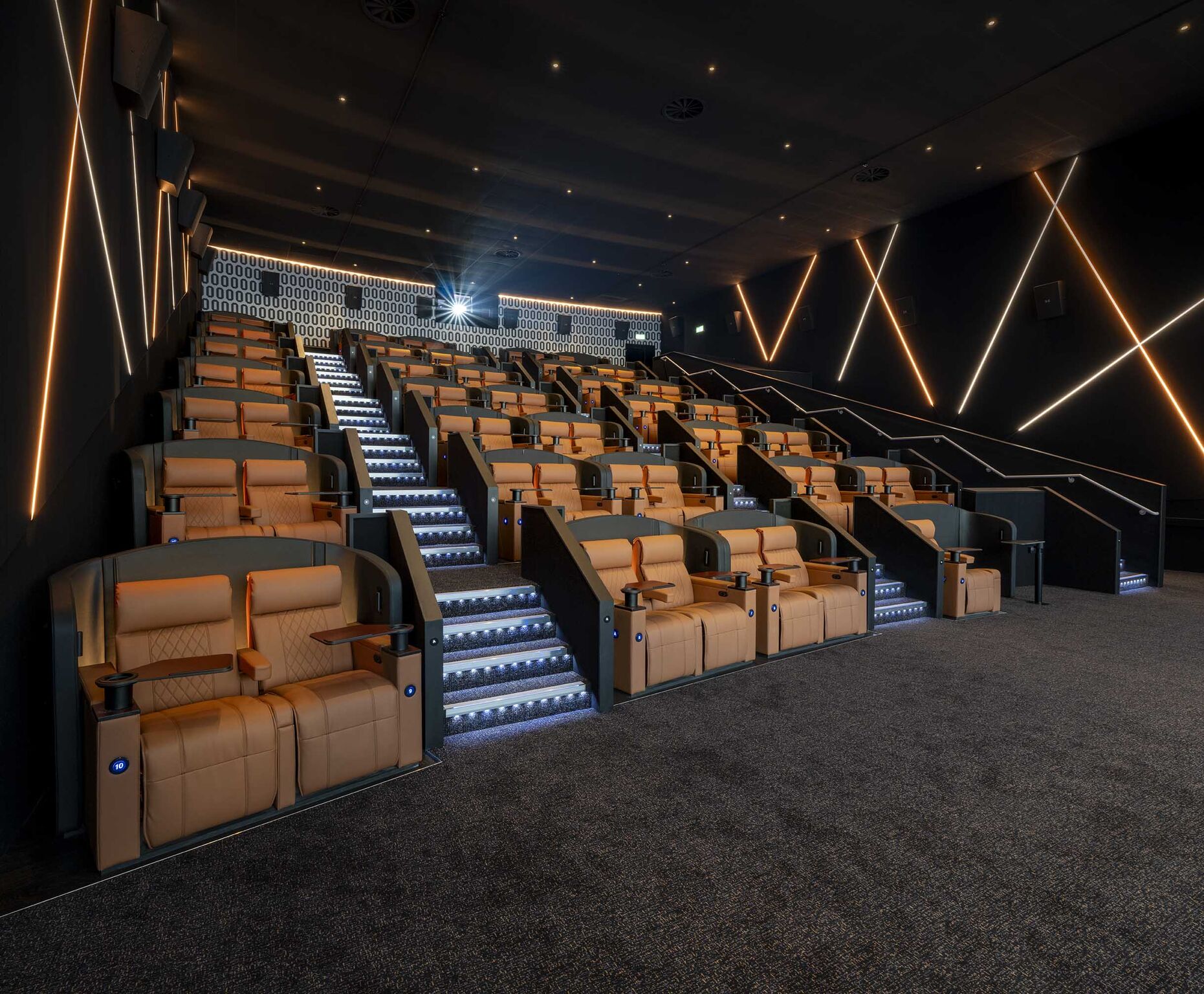 Screen 13 SUITE - nuowmfepzcj.jpg