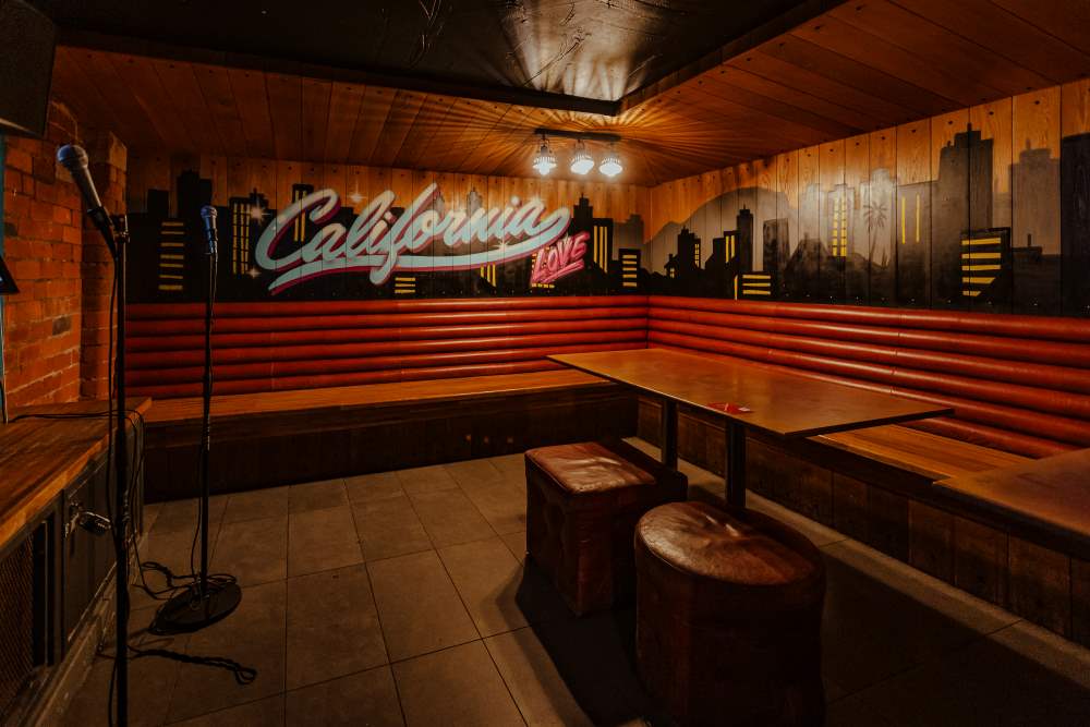 Vintage-themed meeting space at Roxy Ball Room, perfect for workshops and social events.