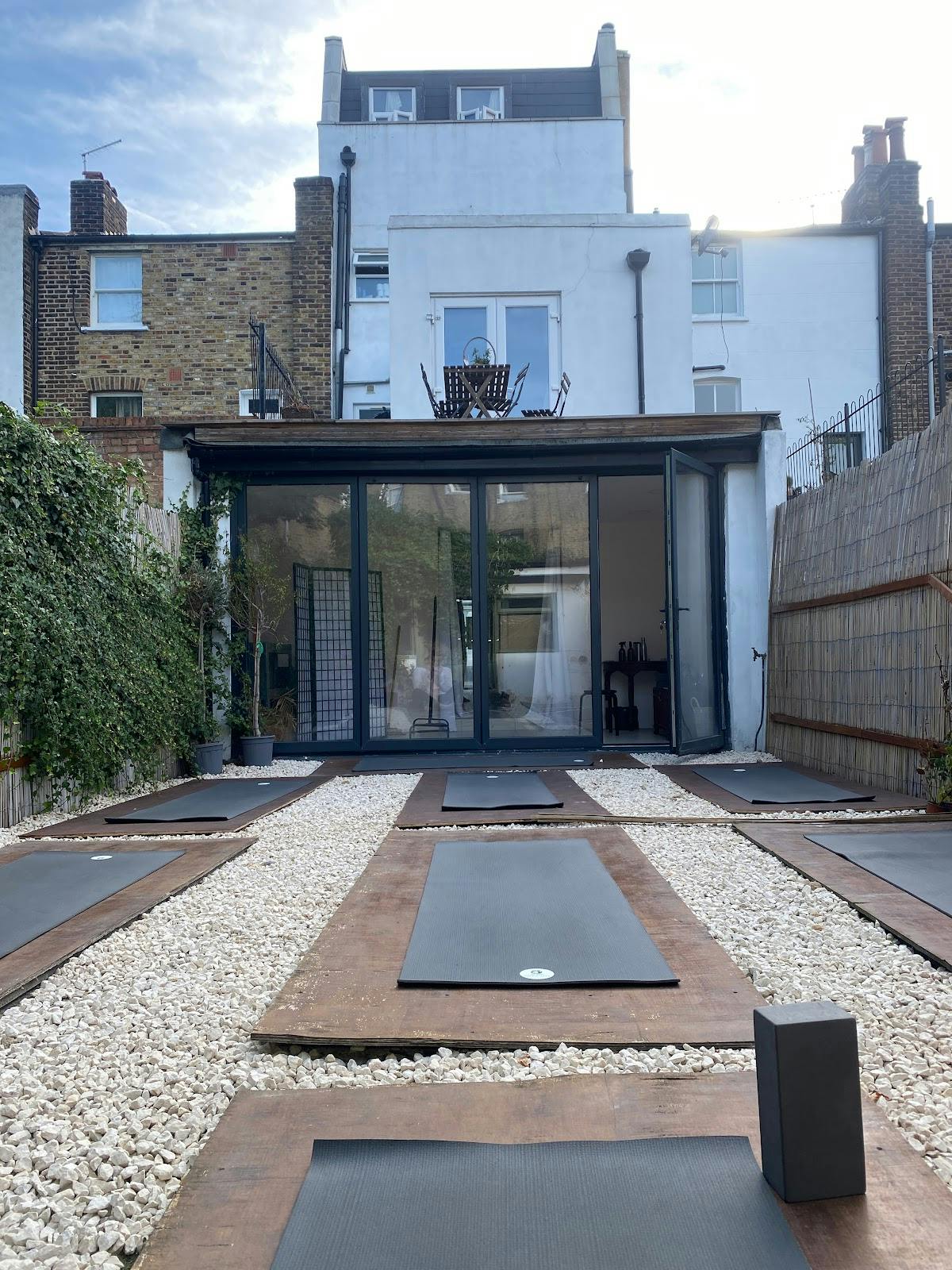 FOLD Yoga - >Brynja Huld Óskarsdóttir</a>