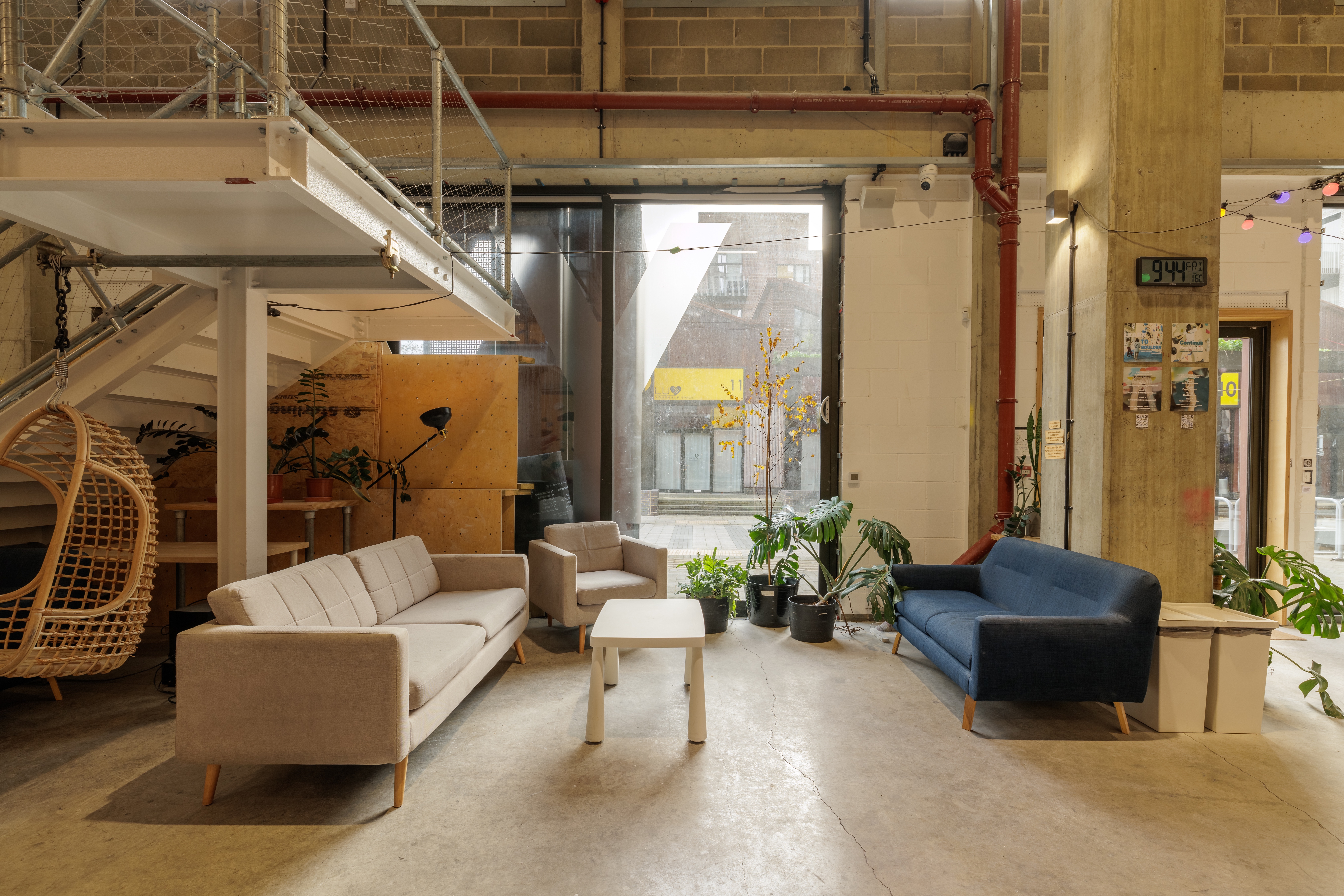 Stylish meeting space at Rise Climbing with natural light, ideal for collaborative events.