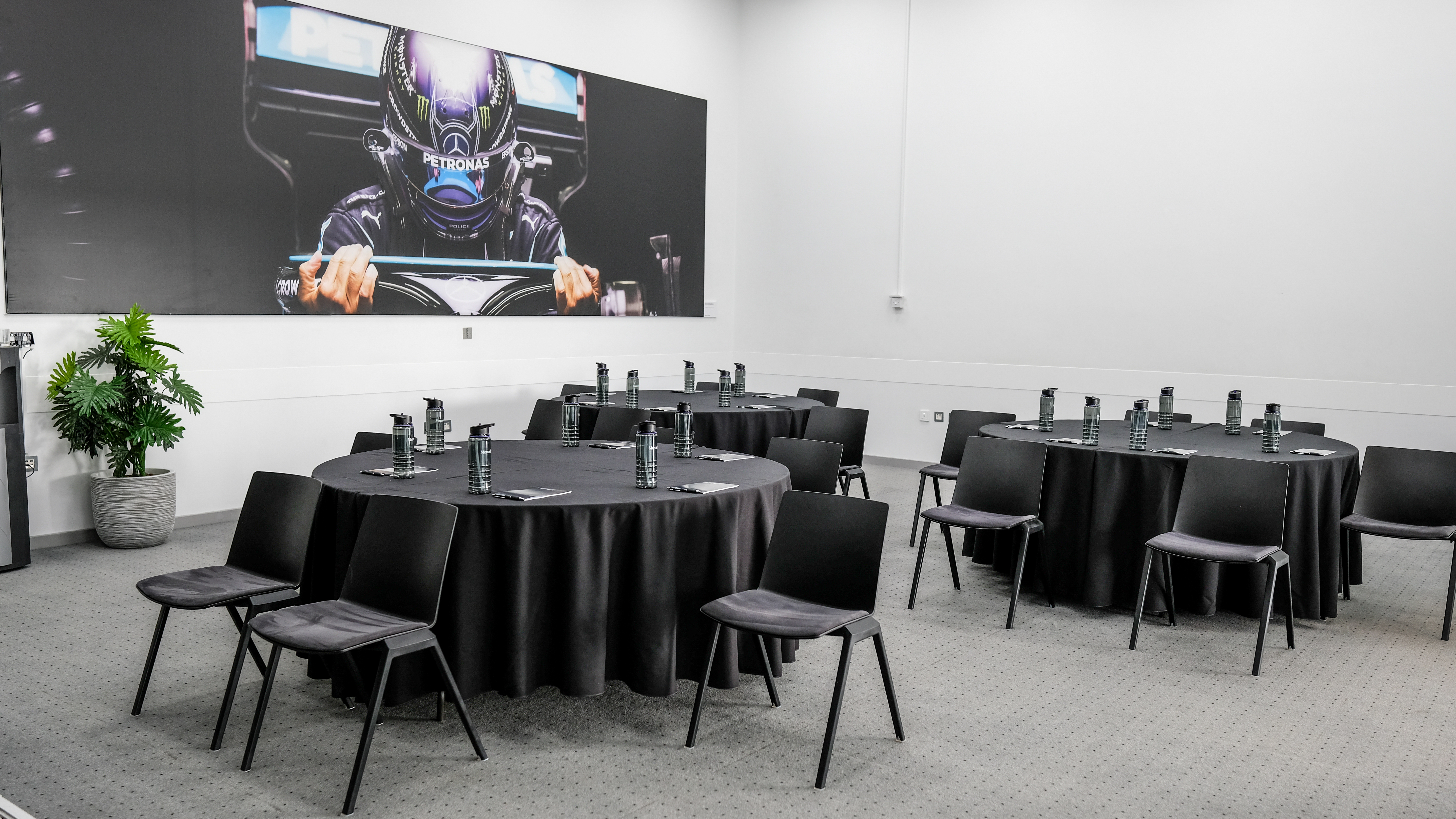 Hamilton & Russell Suite - syxlk3smgv1.jpg