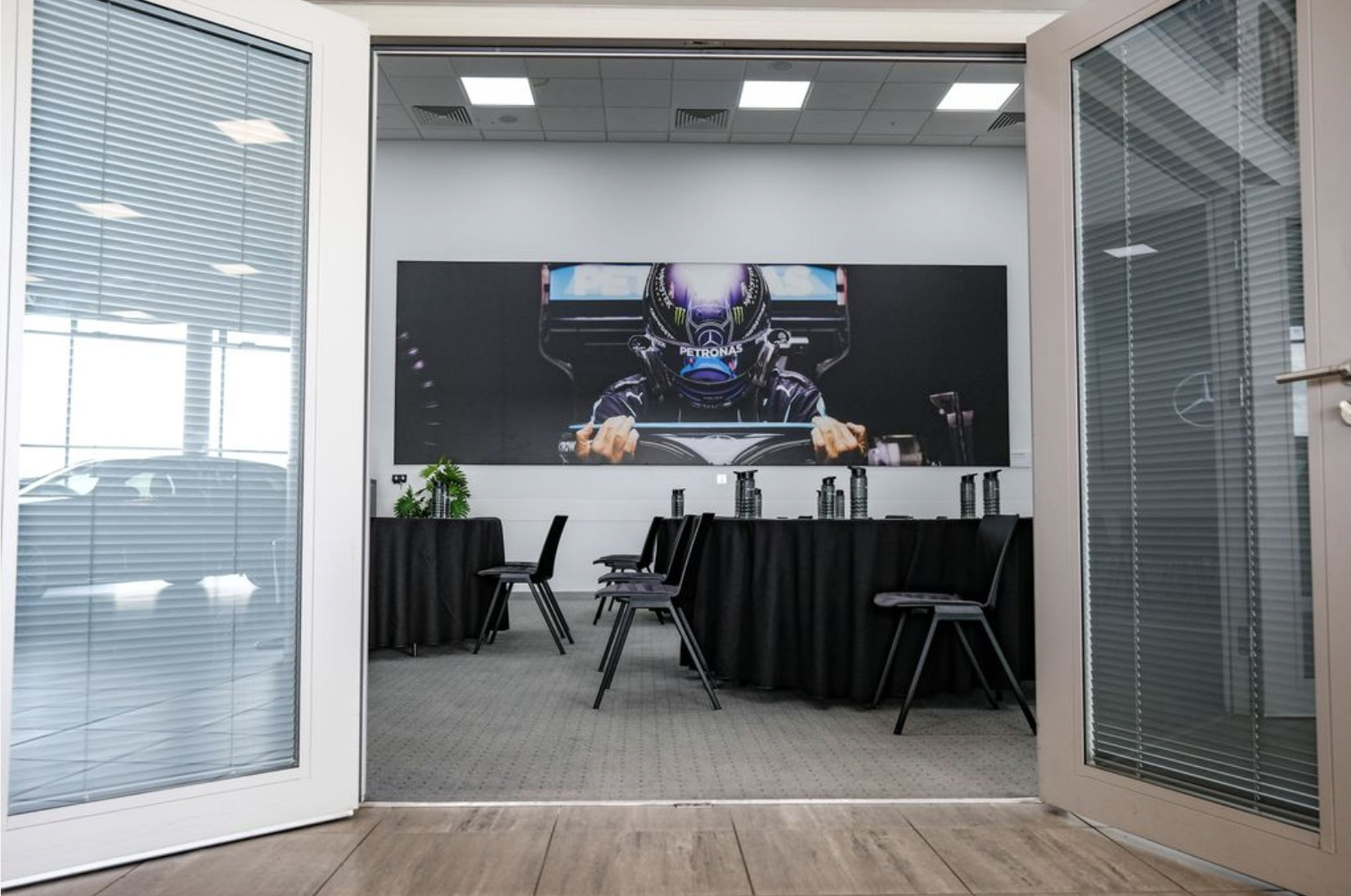 Hamilton & Russell Suite - 2lchys4awbn.png