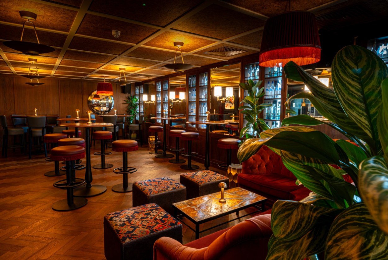 Lounge bar - cxsfhsnpkxo.png