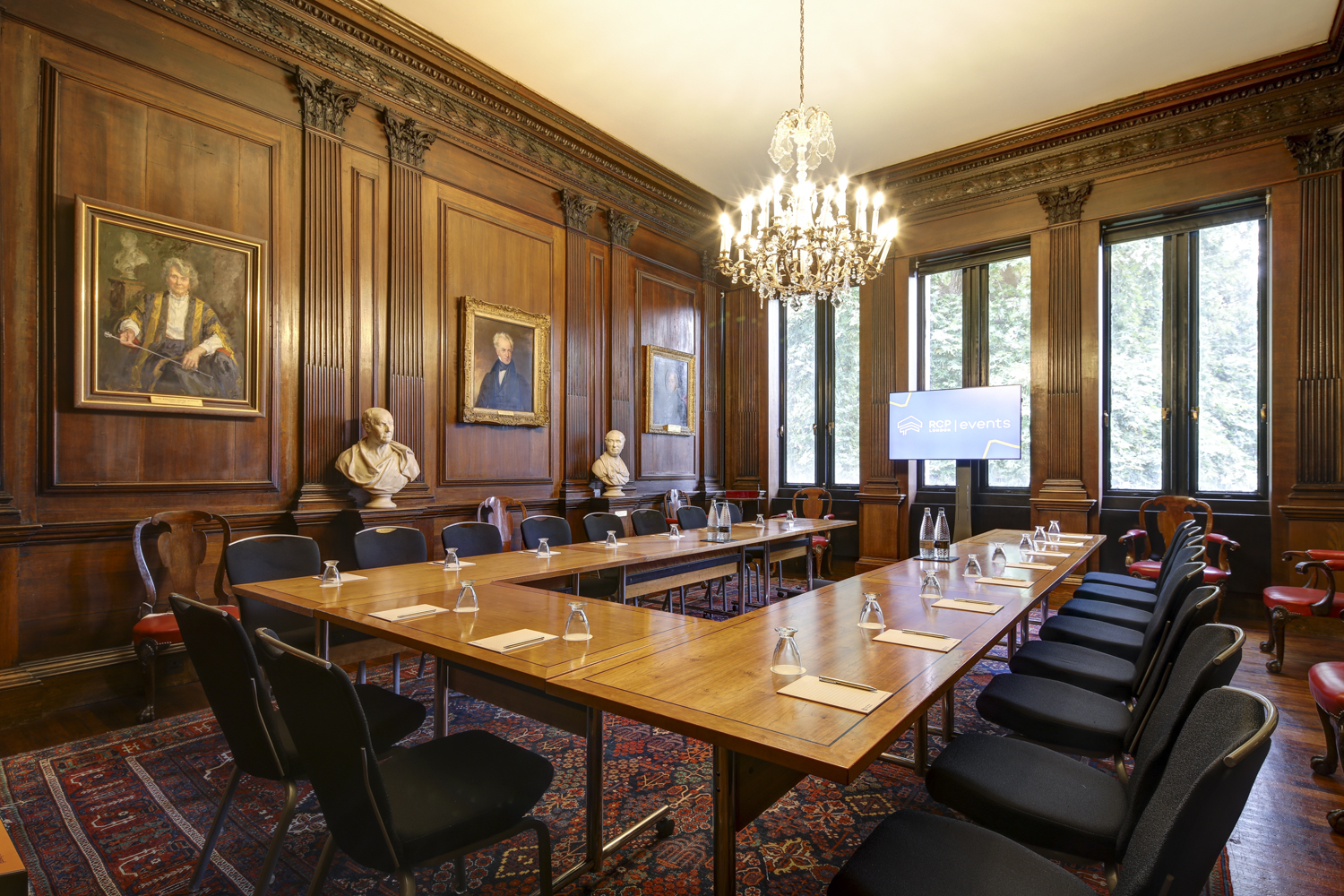 Censors' Room at RCP London: elegant wood paneling, ideal for meetings and events.