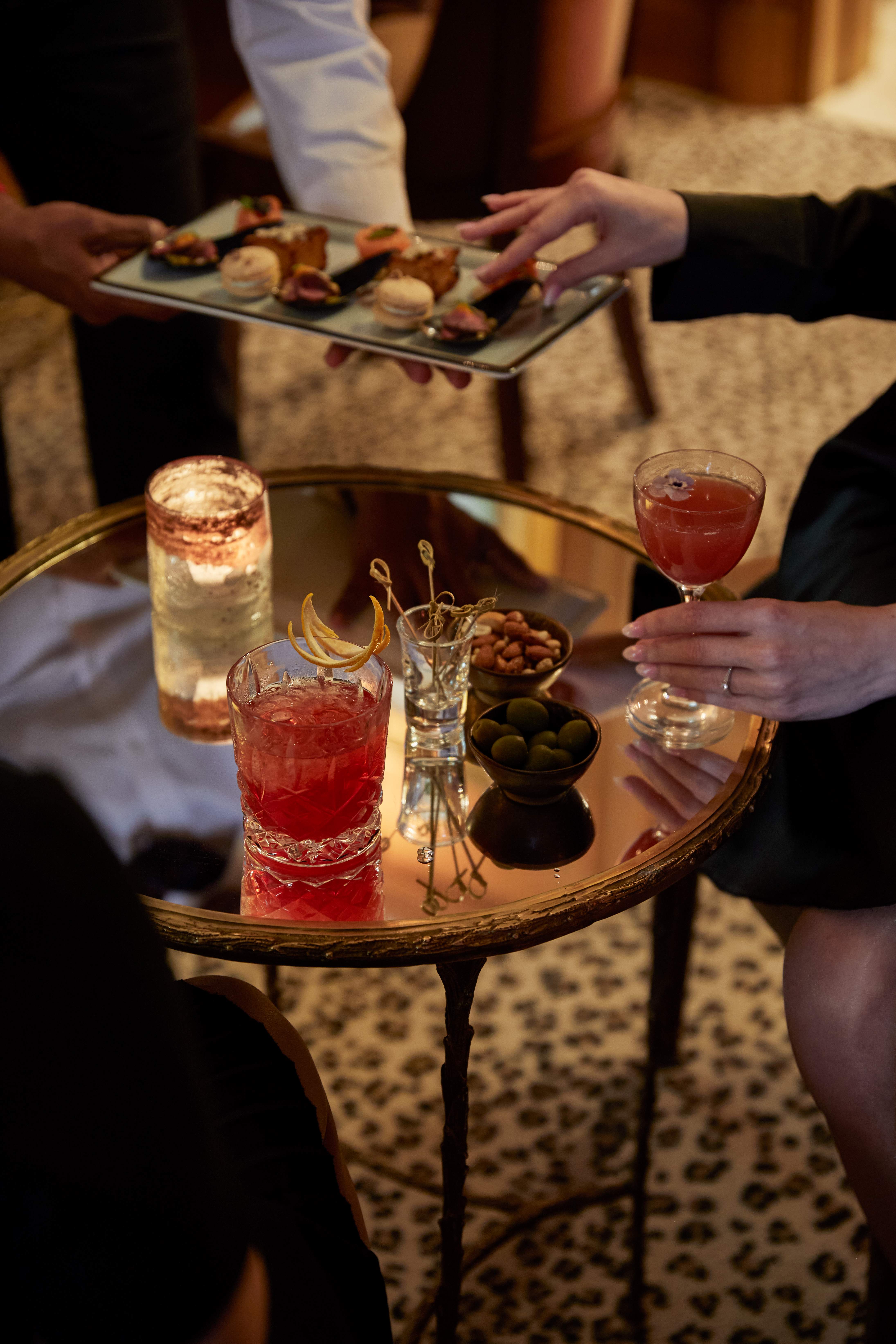 Upper Bar - efgwyaipm1d.jpg