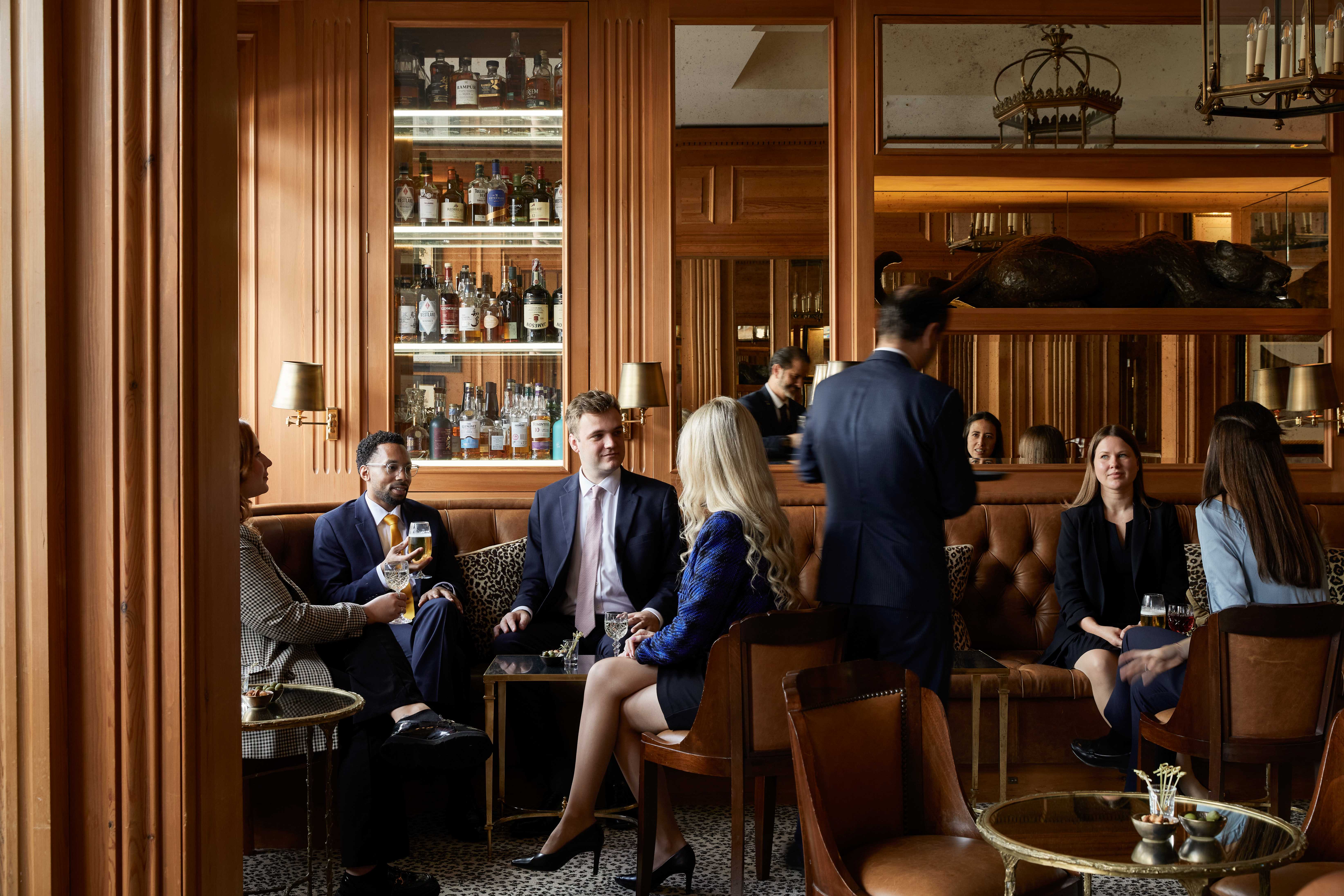 Upper Bar - savfod5mjlp.jpg